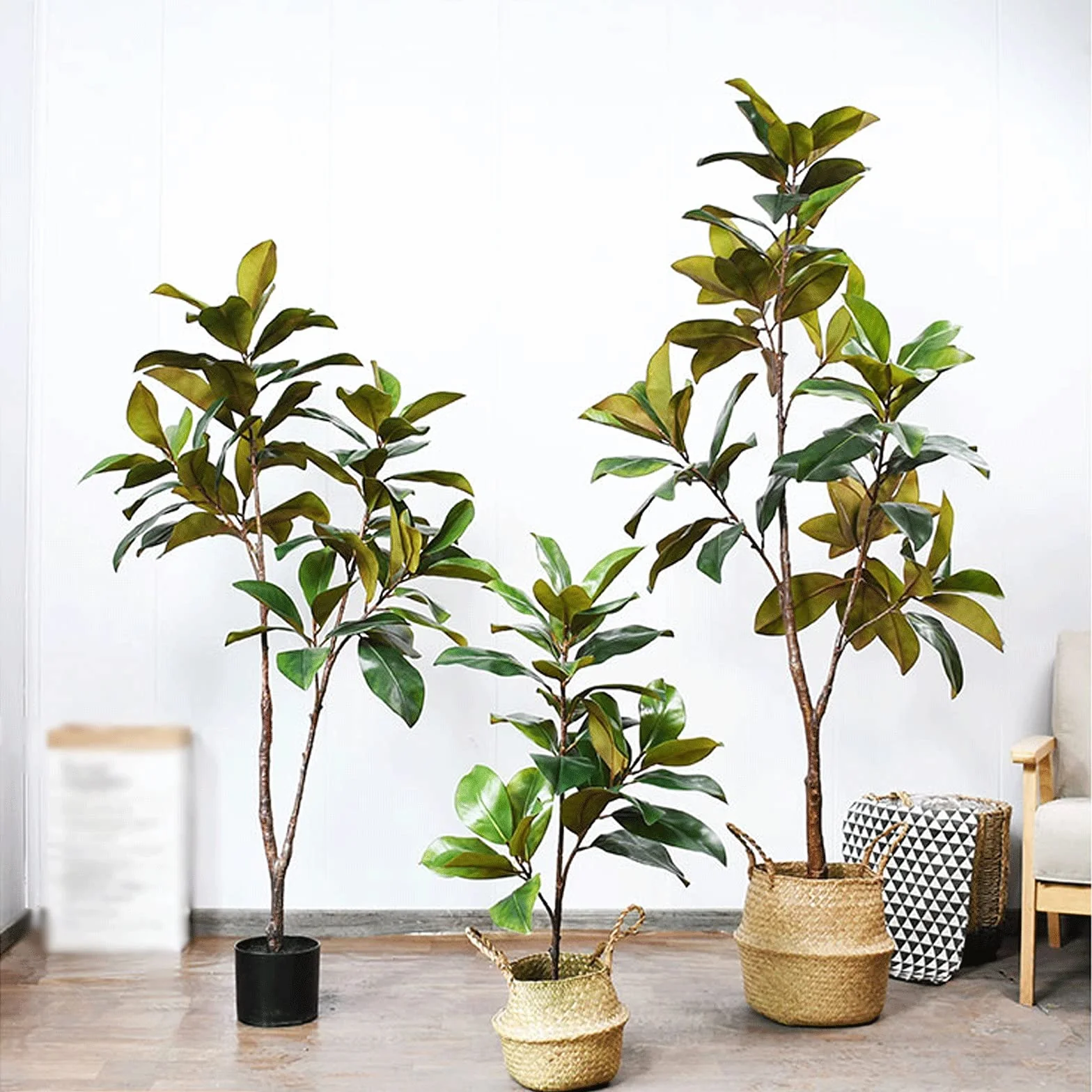 Sztuczna roślina Bonsai 35-calowe piękne szczegółowe sztuczne drzewo magnolii z ręcznie robionym koszem ze słomy, do okna sklepu wystawowego, sztuczne rośliny zielone bonsai