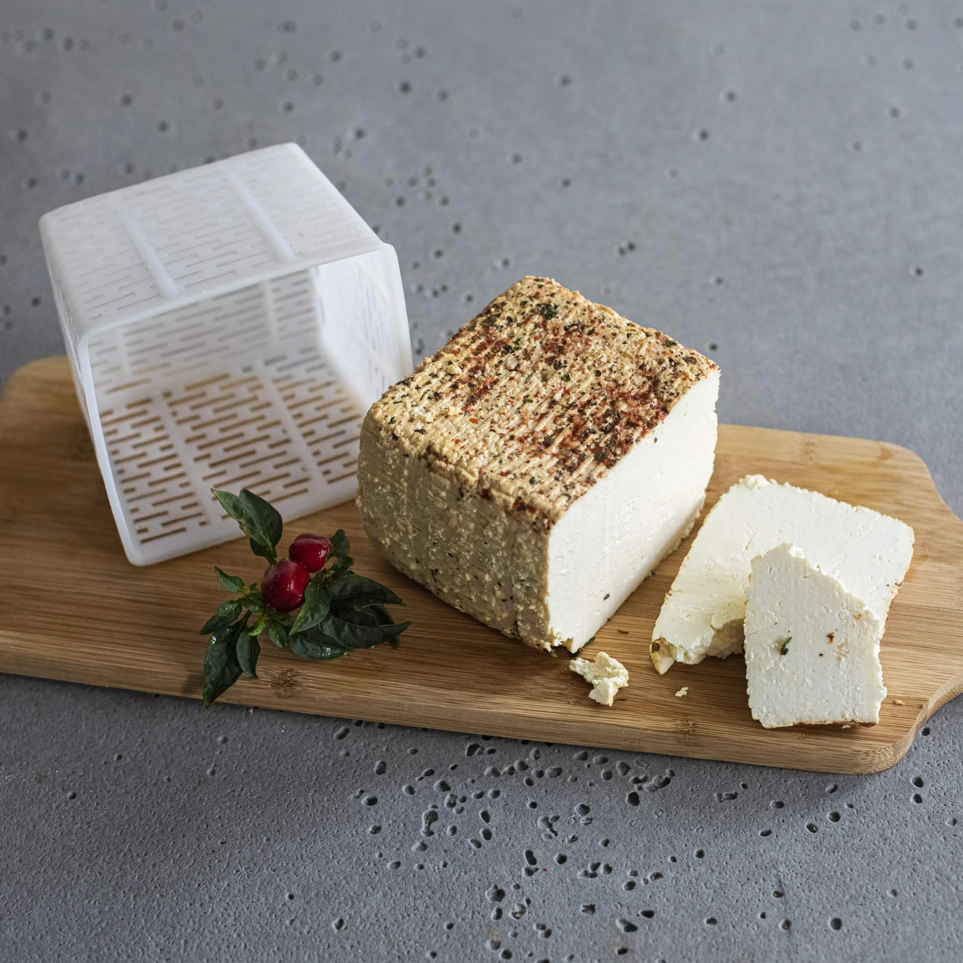 Browin 411313 Kwadratowa forma do sera, 11 x 11 x 8,5 cm, do 500 g idealna do produkcji sera w domu, do sera podpuszczkowego, serów twarogowych, biała