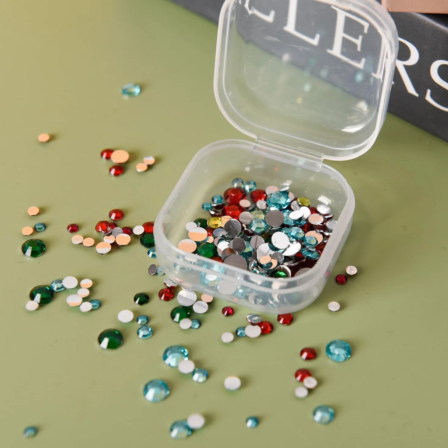 Luxiremi Małe kwadratowe, przezroczyste pudełka plastikowe, 6 sztuk, z pokrywką, pudełko do przechowywania tabletek, pereł, rzemiosła, małych przedmiotów, biżuterii