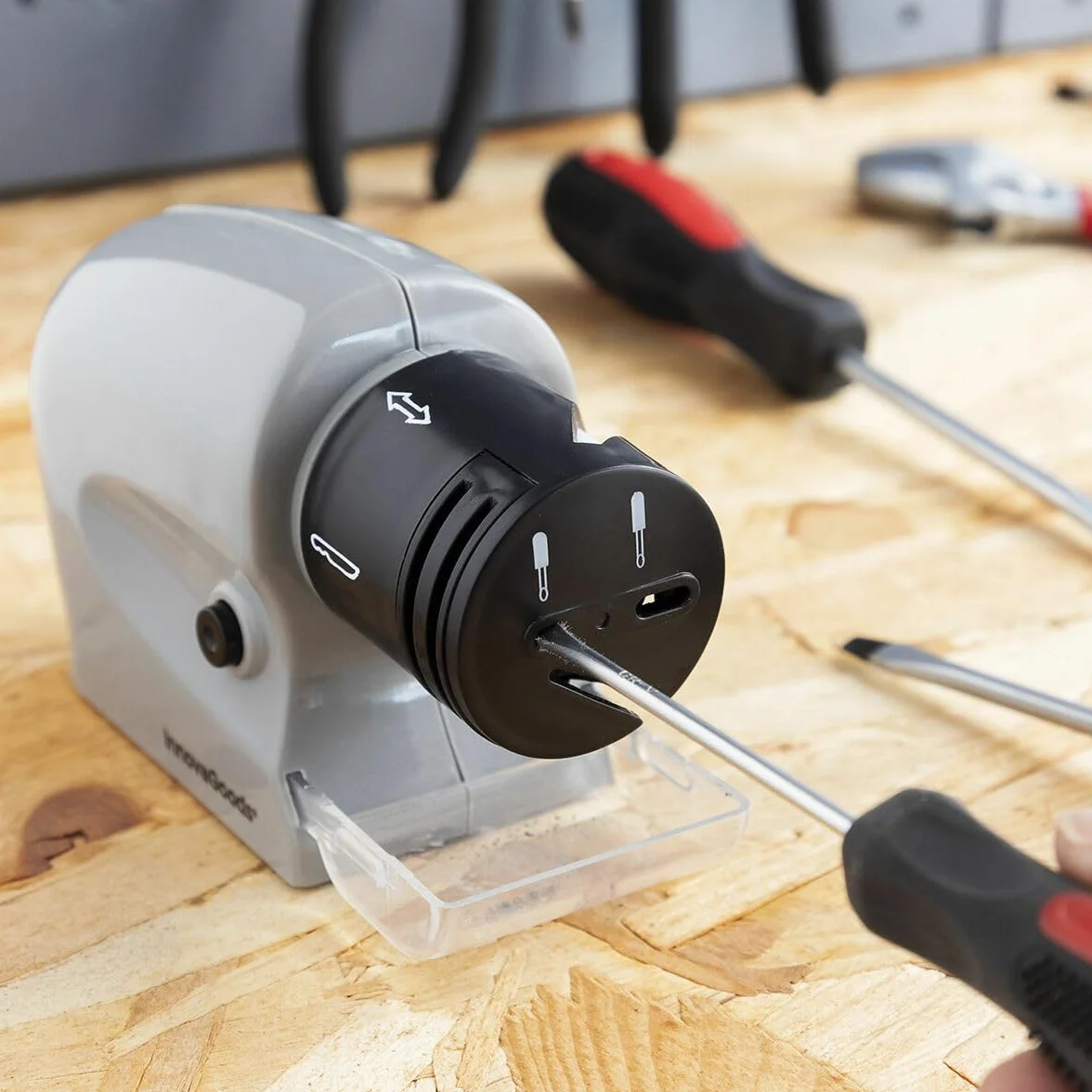 InnovaGoods® Elektryczny wielofunkcyjny ostrzak 6 w 1 ESharp, szybko i łatwo ostrzy Twoje noże i narzędzia, posiada 6 wymiennych głowic, idealny do użytku domowego i warsztatowego.