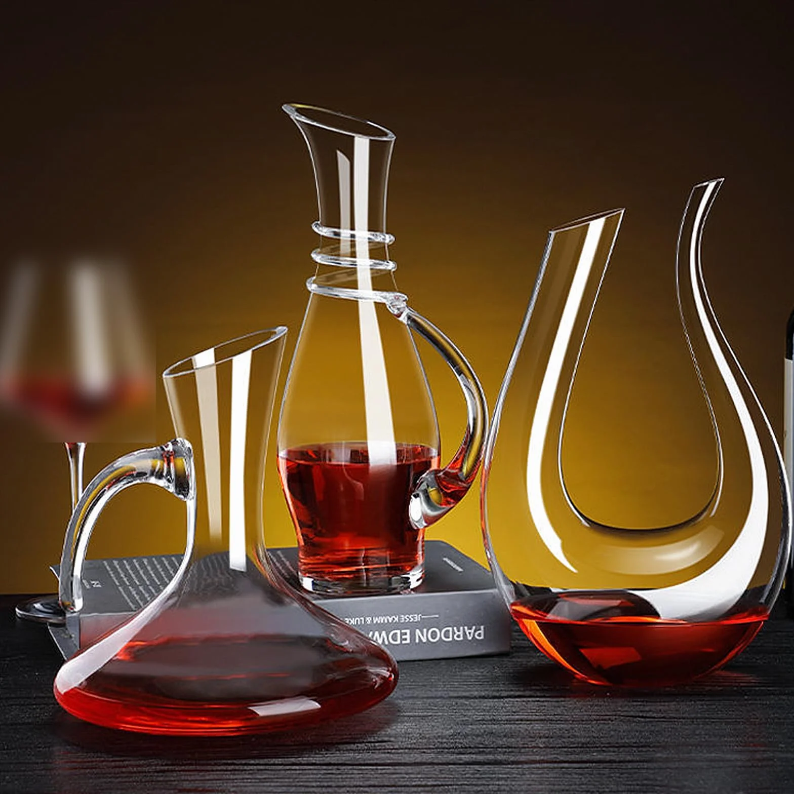 Red Wine Decanter, szklany aerator do karafki, w 100% wolna od ołowiu, kryształowa karafka do wina, unikalny aerator do wina, prezent i akcesorium dla miłośników wina (1,5 l / 4)