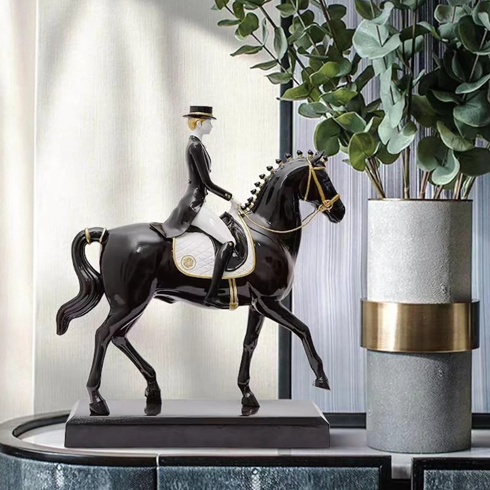 JOUFNING Statua artystyczna - Dekoracyjna figurka na biurko, rzeźba rycerza 3D, nowoczesna ozdoba dekoracyjna, szafka TV/piwnica na wino, ręcznie robiona żywica (biała)