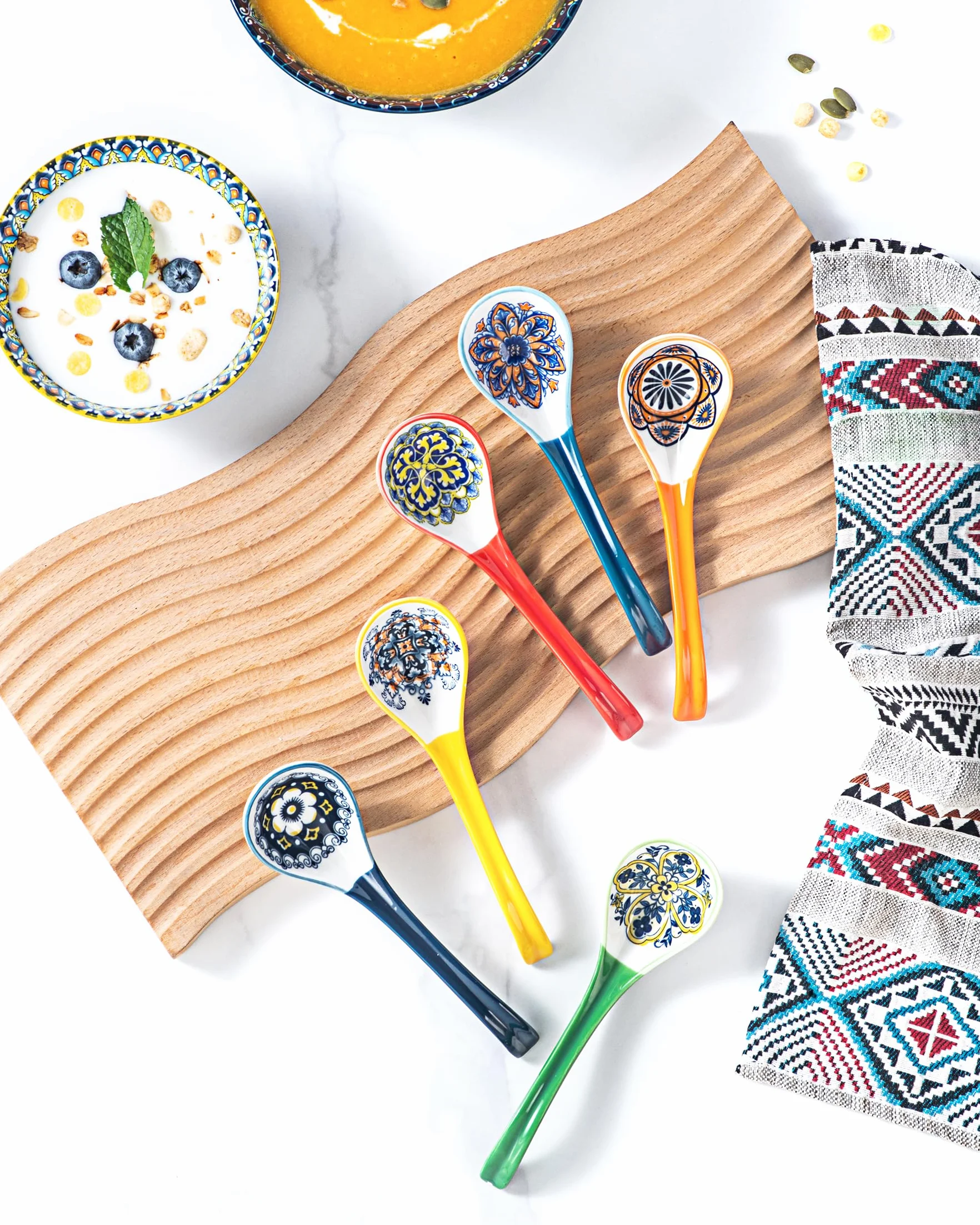 HENXFEN LEAD Porcelanowa łyżka do zupy, 15 cm, do ramenu, do zupy, pierogów, ryżu i makaronu Pho Wonton, kolorowa, 6 sztuk, styl boho