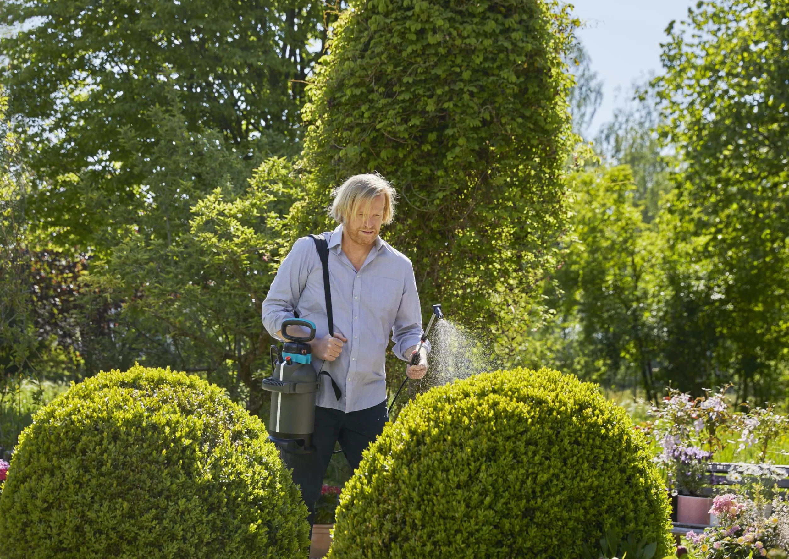 Gardena opryskiwacz ciśnieniowy 5 l EasyPump: Akum. opryskiwacz ciśnieniowy ze stopniem, lancą teleskopową z funkcją blokady, paskiem do noszenia i ochroną dyszy (11136-20)