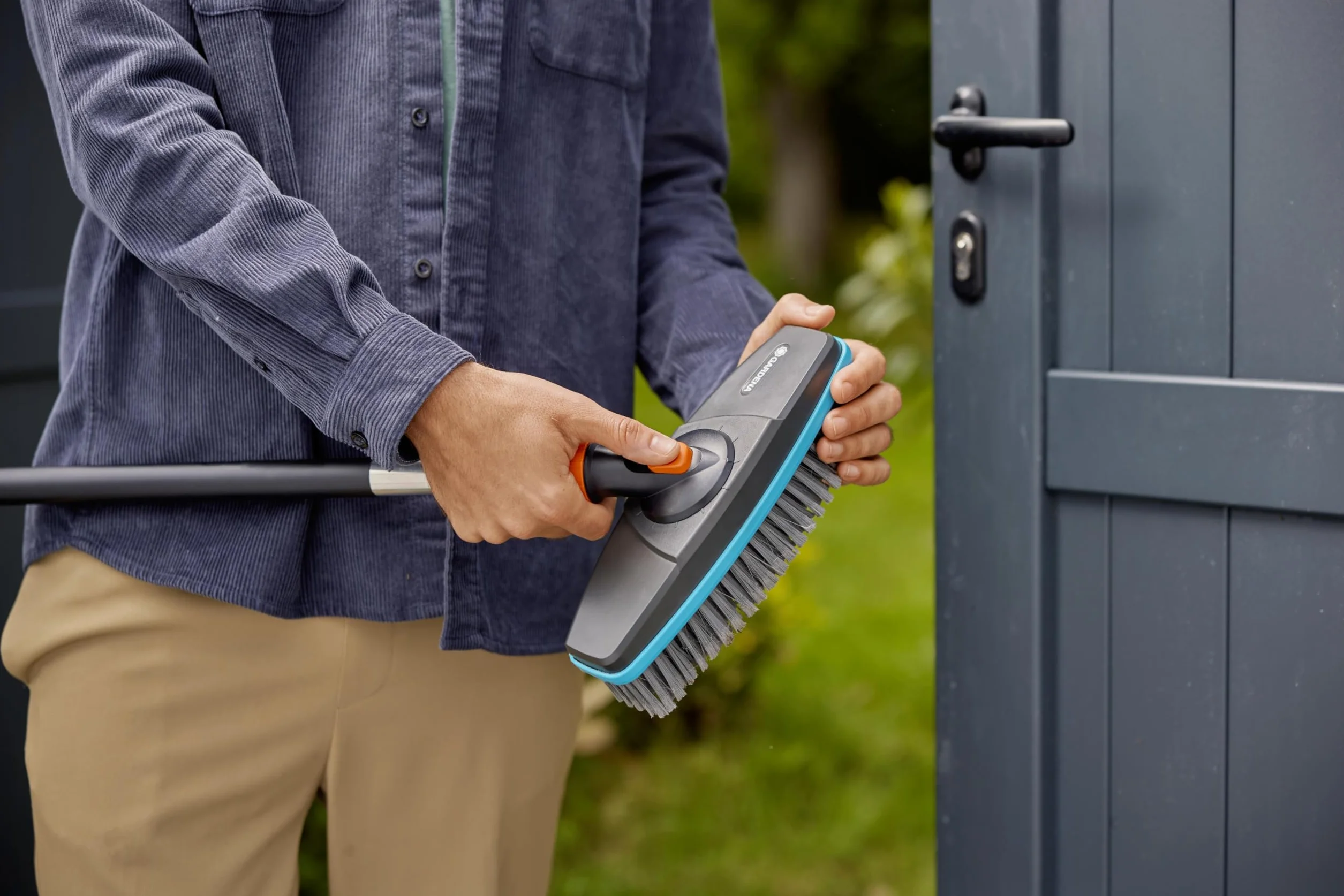 Gardena Szczotka do trzonka Cleansystem soft: do czyszczenia delikatnych powierzchni, miękkie włosie, obrotowa, do połączenia z trzonkiem Cleansystem, do większych powierzchni (18810-20)