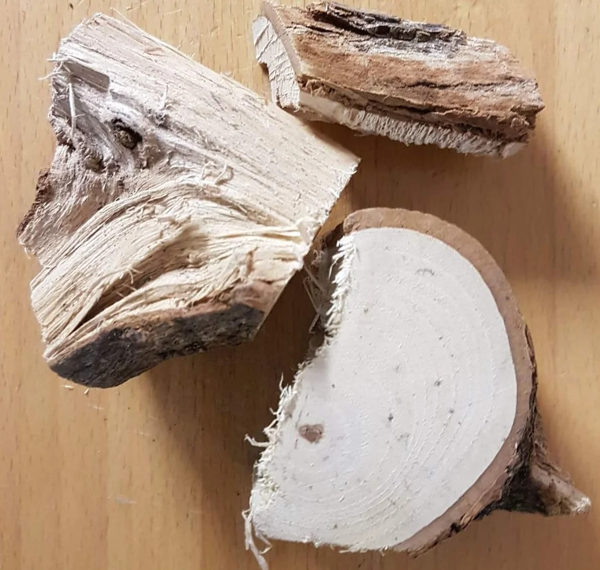 Weber Kawałki Drewna z Jabłoni (Opakowanie 1,5kg) - do wędzenia sera, warzyw, ryb, drobiu i wieprzowiny, delikatny, słodki aromat, produkt UE, pozyskiwany w sposób zrównoważony (17616)