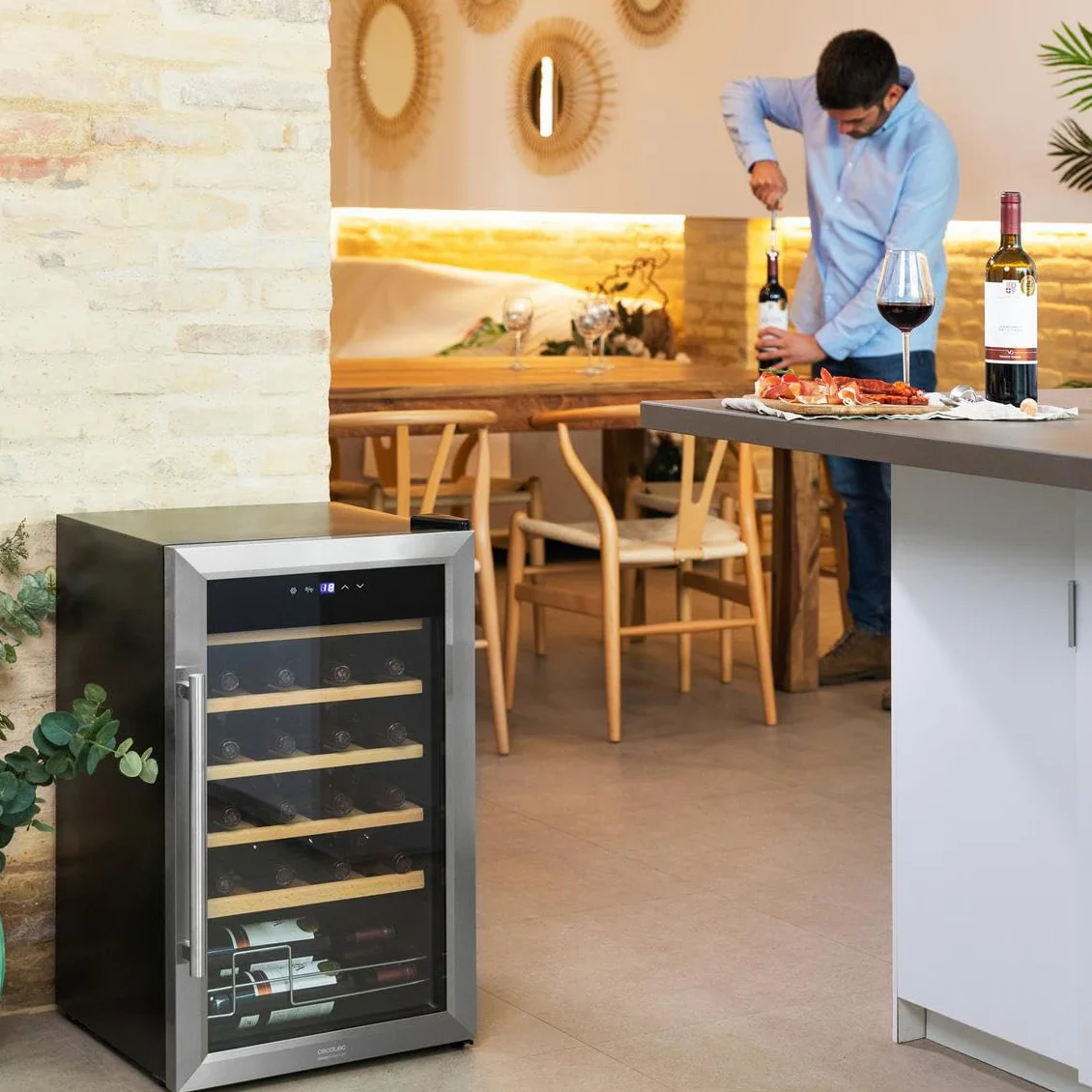 Cecotec Winiarnia, chłodziarka na wino, 24 butelki Bolero GrandSommelier 2450 Inox Compressor. Regulowana temperatura 5-18ºC, wysoka wydajność, cicha praca i brak wibracji