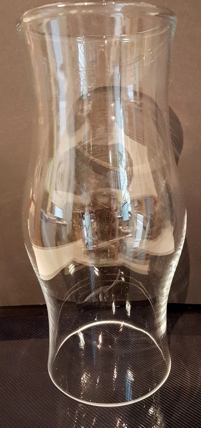 Lampion duży cylinder szkło przezroczyste bez dna otwór u dołu i u góry ok. 9 cm, wysokość ok. 22 cm, średnica najszerszego miejsca 10 cm, bez dna