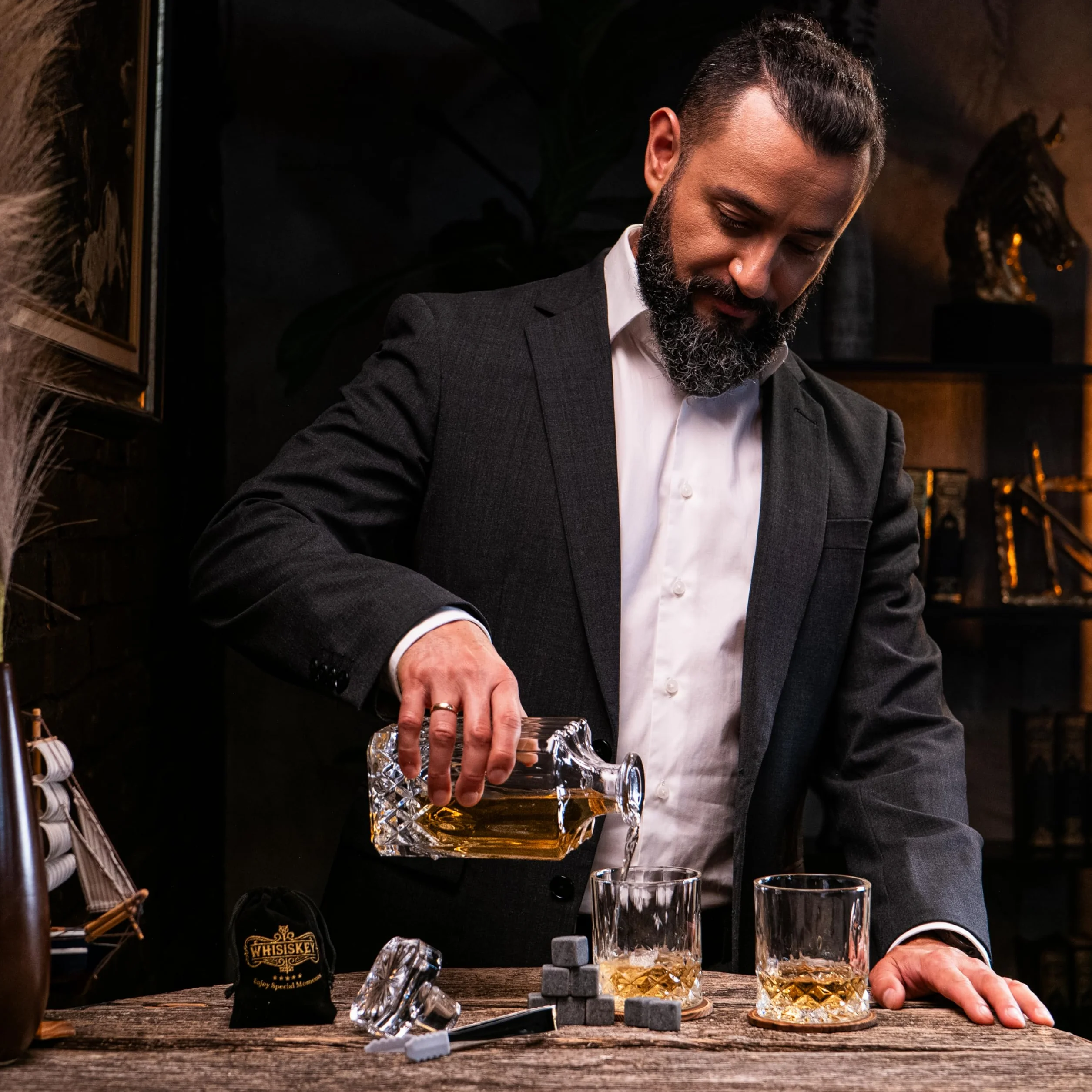 WHISISKEY Zestaw Szklanki do Whisky - Zestaw Prezentowy Whisky - Szklanek do Whiskey - Prezenty dla Mężczyzn - Pudełko Prezentowe, 4 Szklanki na Whisky 310ML, 8 Kamienie do Whisky, Akcesoria