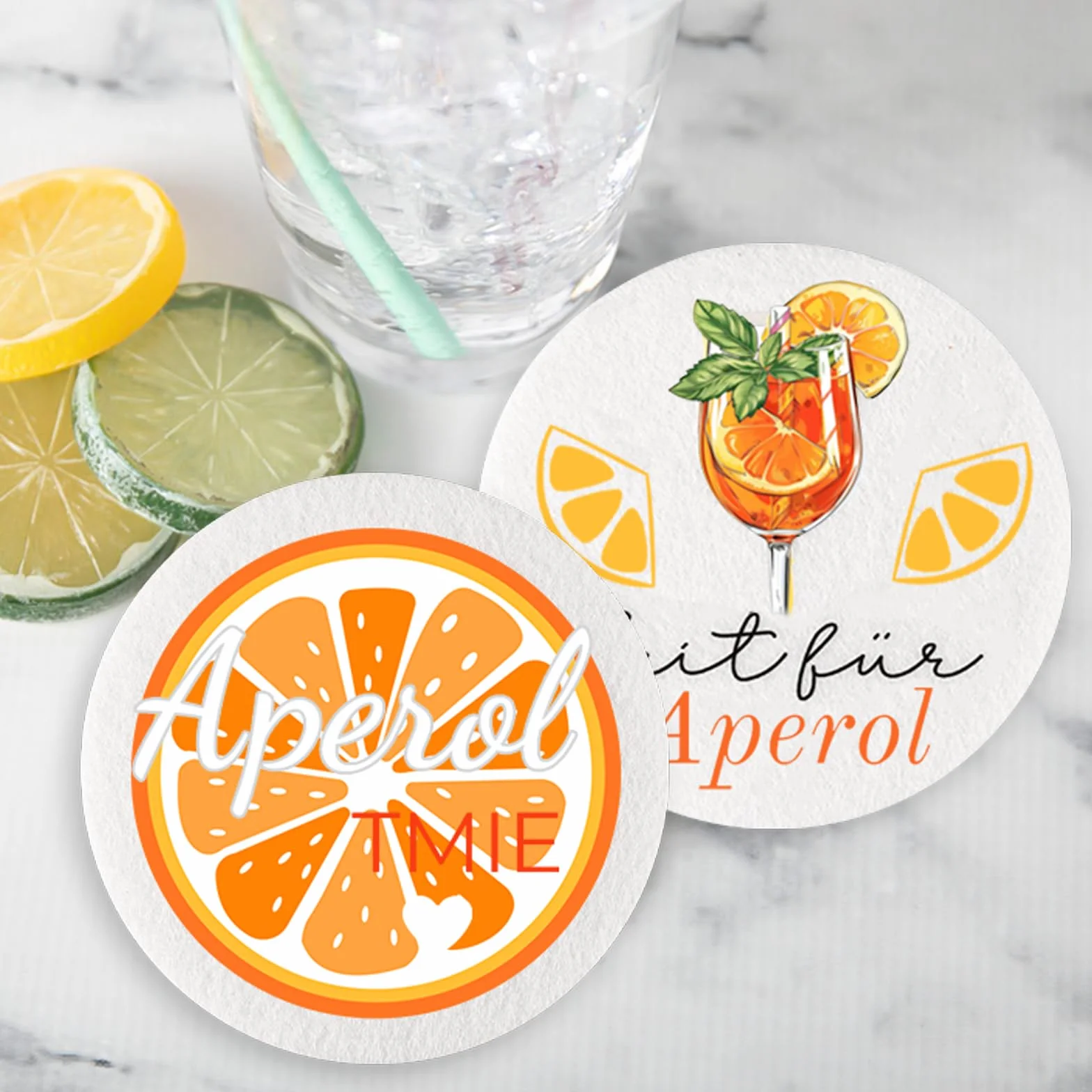 Joycabin 15 sztuk podstawek z filcu i szklanych słomek Aperol, prezent do wielokrotnego użytku, szklane słomki, okrągłe podstawki, dekoracja dla miłośników Aperol, letnia dekoracja stołu (białe)