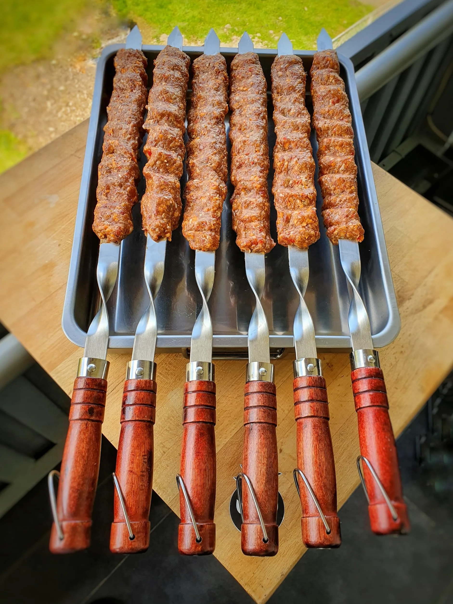 6 szpikulców do grilla ze stali nierdzewnej z drewnianym uchwytem – długość 60 cm / szerokość 2 cm / grubość 2 mm – Lula Lulu Kebab Adana Tschelo Köfte