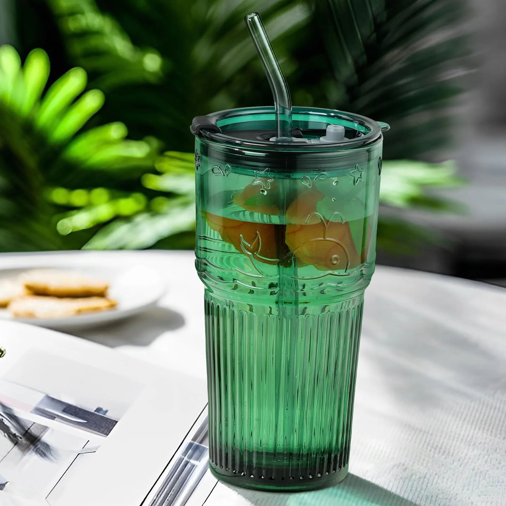 Joeyan 550 ml zielony szklany kubek ze słomką i pokrywką, zestaw 2 żebrowanych szklanych słoików do jazdy z wytłoczonym wzorem wieloryba, szklane szklanki do wody ze słomką do smoothie, lodowej kawy,