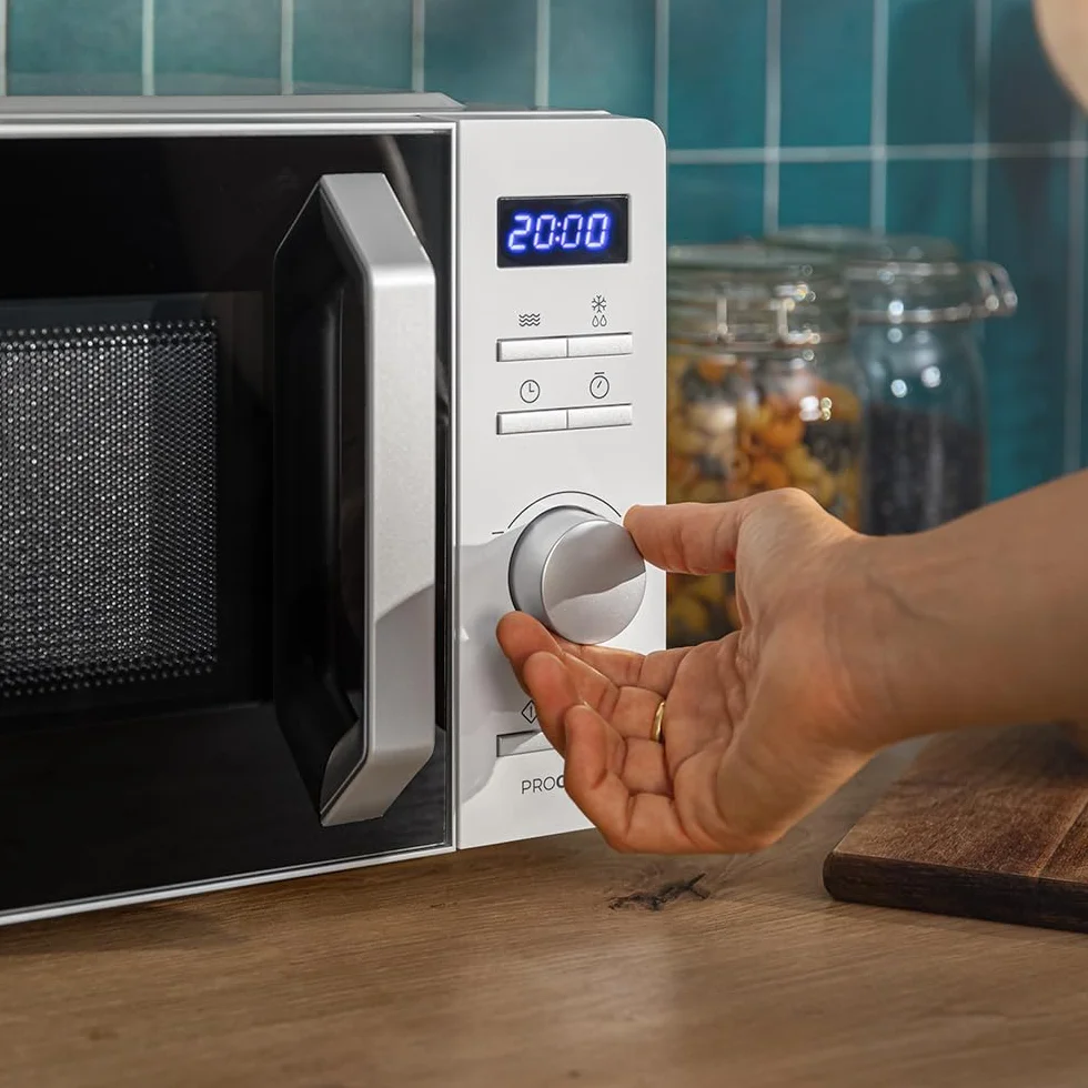 Cyfrowa kuchenka mikrofalowa z falownikiem 19L Proclean 5010 Inwerter White. 700 W, 5 poziomów mocy, niskie zużycie energii, wyświetlacz LED, talerz obrotowy 245 mm, timer, 8 trybów