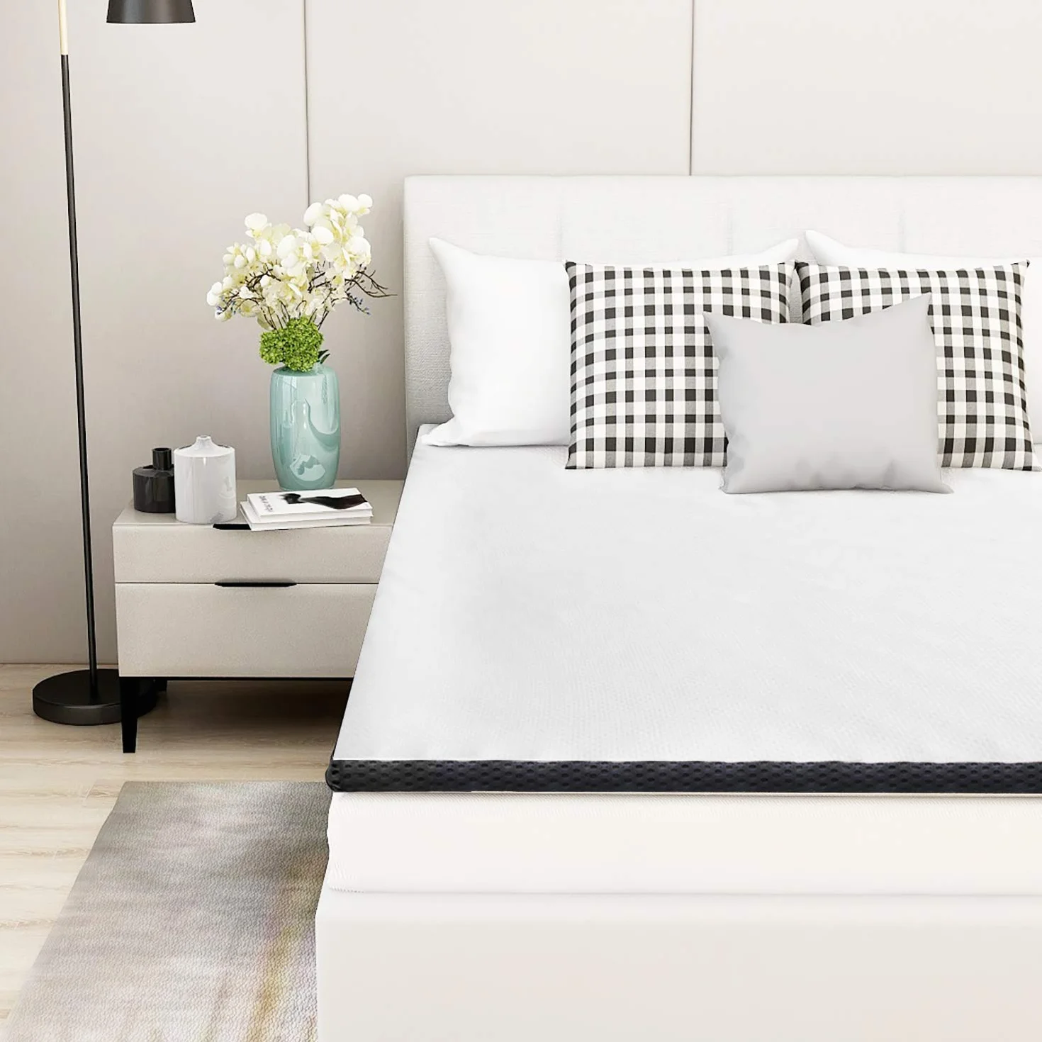 Amazon Basics Ochraniacz na materac 90 x 200 cm, wysokość 4 cm, mata na materac z pianki memory z paskami, biała
