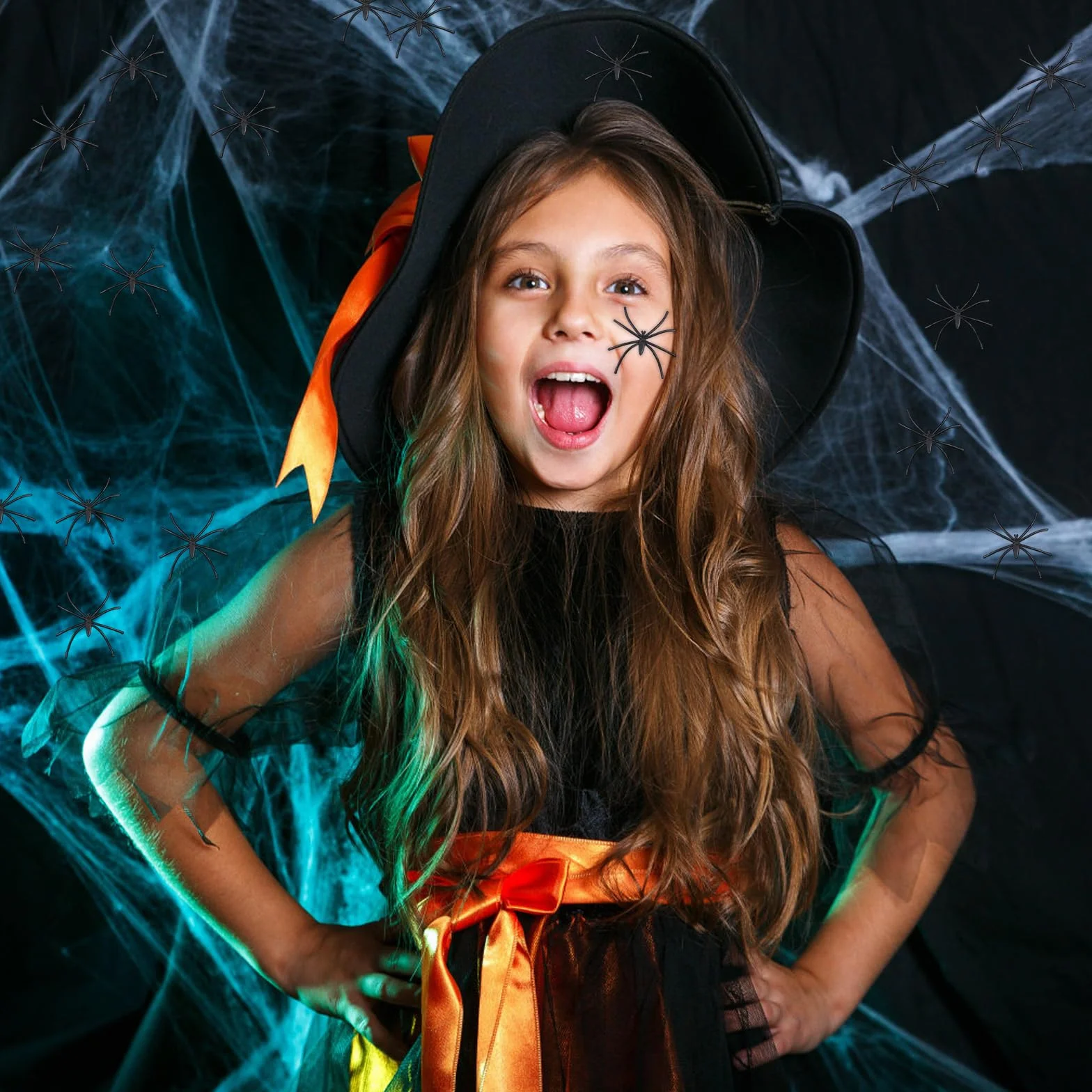 SSKHE Pajęczyna Halloween, 240 g rozszerzalne pajęczyny z 60 realistycznymi fałszywymi pająkami, dekoracja na Halloween, do wewnątrz na zewnątrz ogrodów garażu imprezy nawiedzony dom