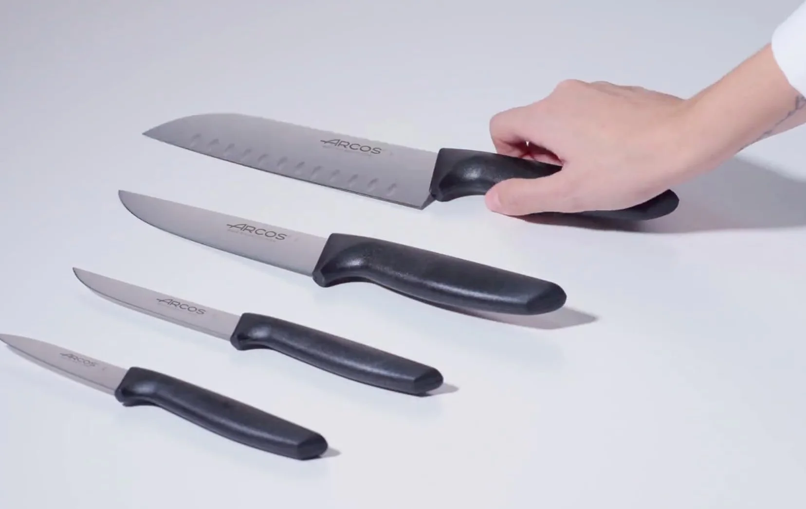 Arcos Seria 135500 Niza-santoku nóż nóż nóż nóż stal nierdzewna 180 mm (7,09 cala) - uchwyt polipropylenowy kolor czarny, 18/8