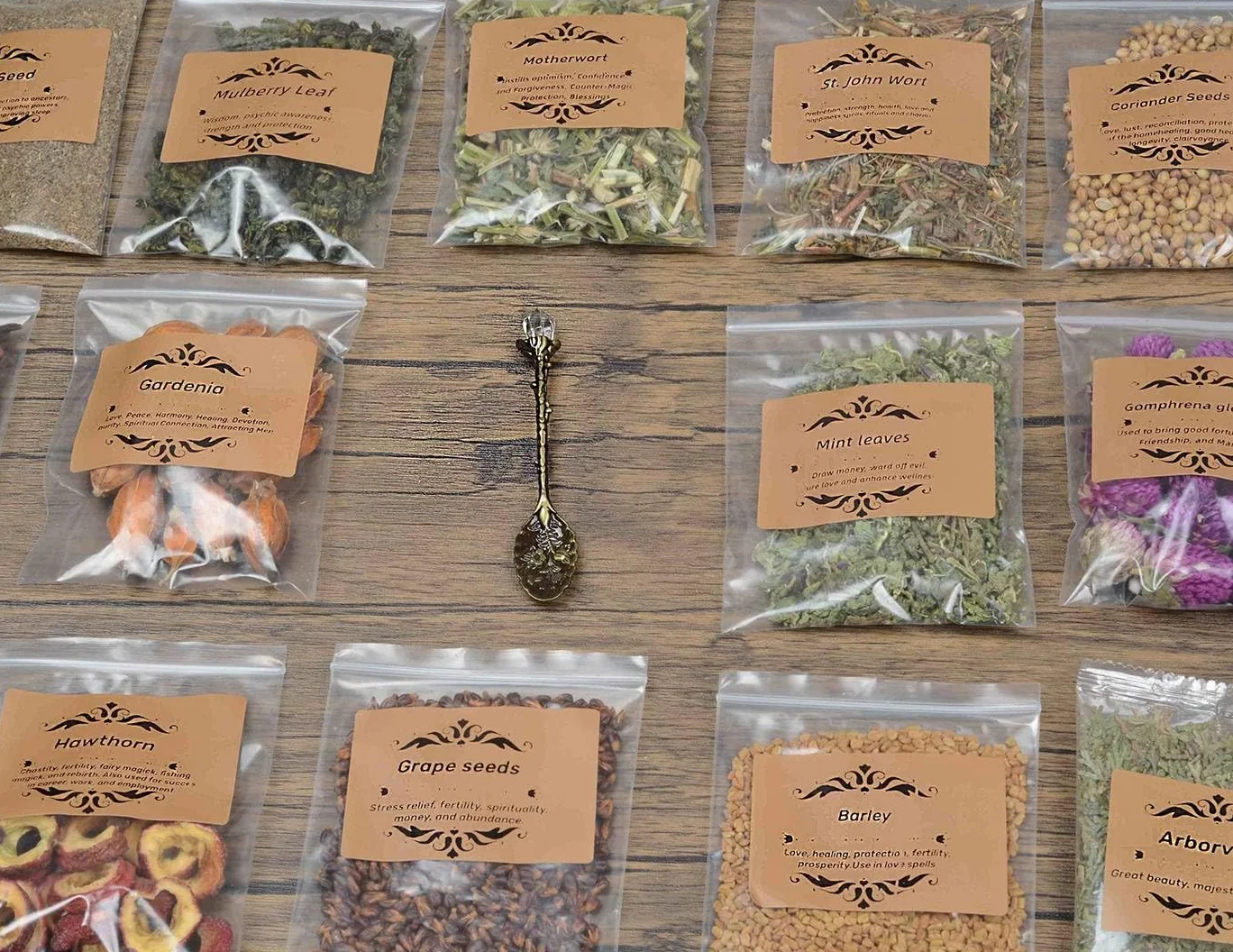 Magical Herbal Zestaw 30 suszonych ziół w torebkach z etykietami Kryształowe łyżki do rytuałów wicca, oczyszczania energii, zaklęć, duchowego uzdrawiania, tworzenia świec
