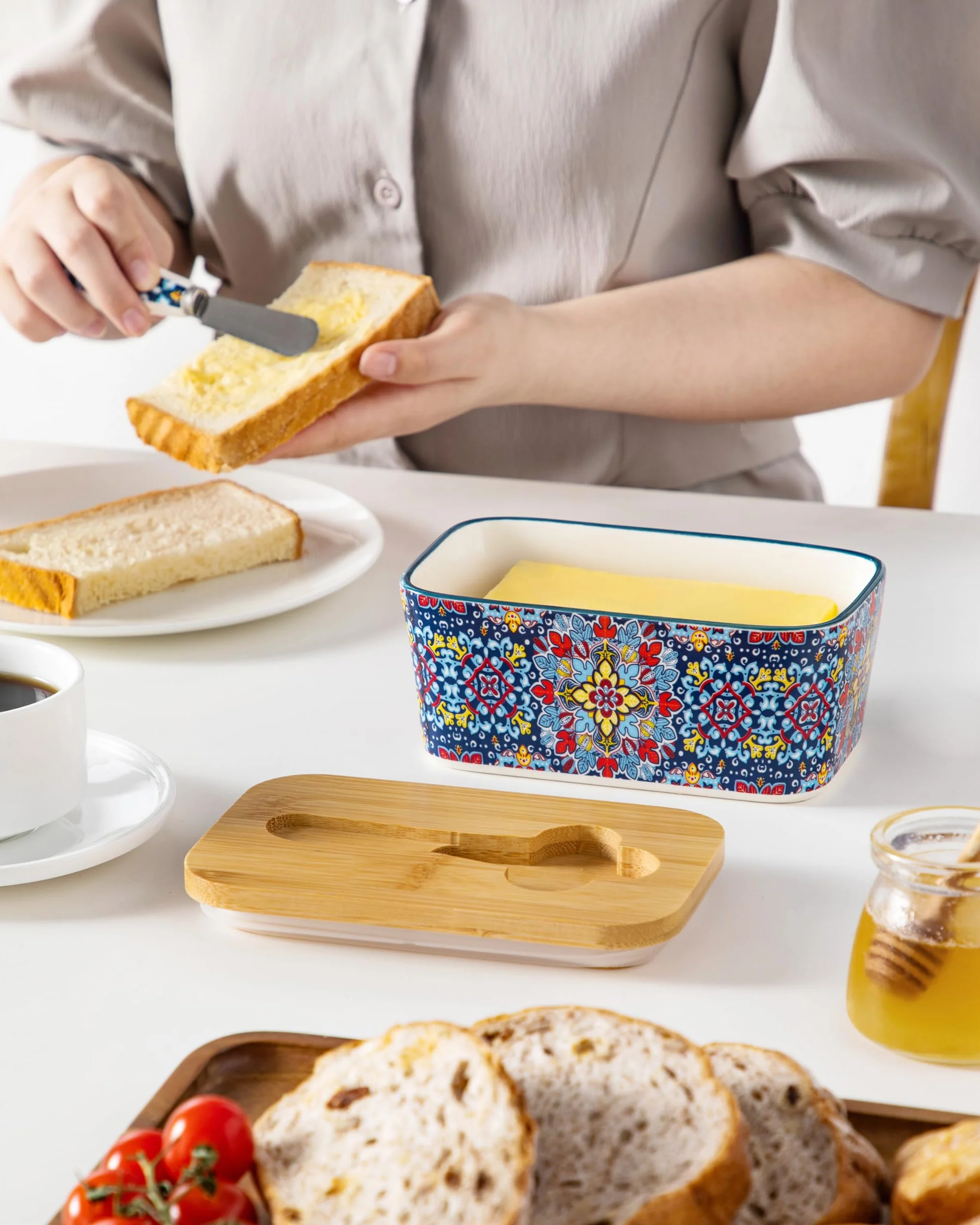 vancasso SIMI Maselniczka z pokrywką, duża maselniczka 16,5 cm, na blat, ceramiczna, z nożem i bambusową pokrywką, pojemnik na masło do blatu