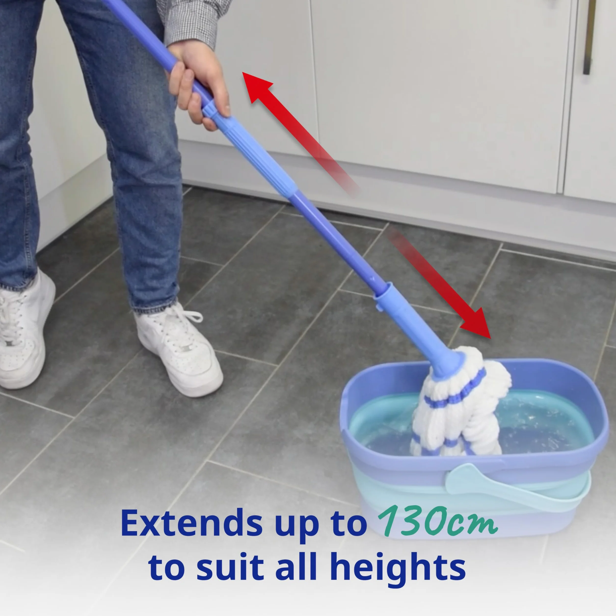 Spontex Mop Twist, mop z mikrofibry z wbudowanym systemem samoczynnego wyciskania, odporna na zarysowania podkładka do czyszczenia twardych plam, czyści laminat, drewno i płytki podłogowe, zmywalna