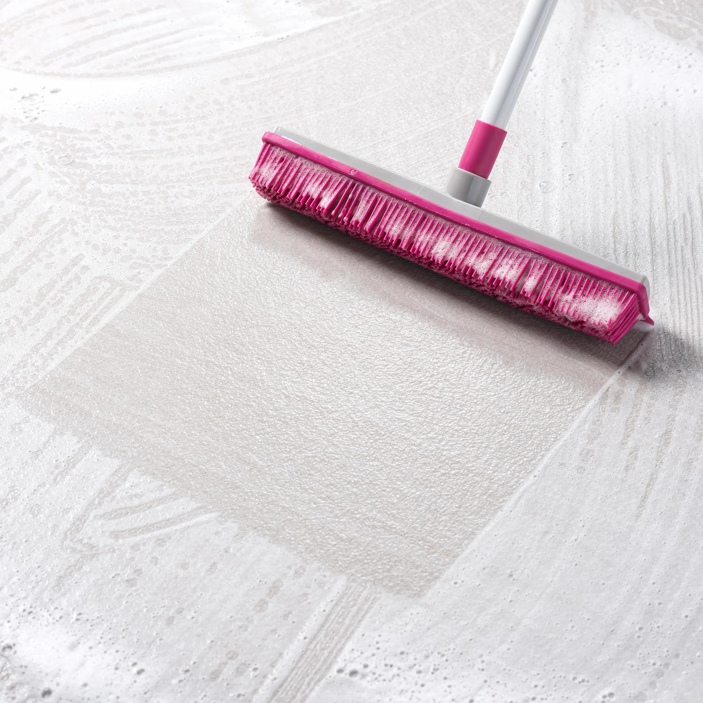 Kleeneze KL065315EU Electrostatic Rubber Head Floor Broom with Squeegee Edge, Sweeping Brush For Pet Hair, Fine Dust, Dirt and Spillages, Pink/Grey