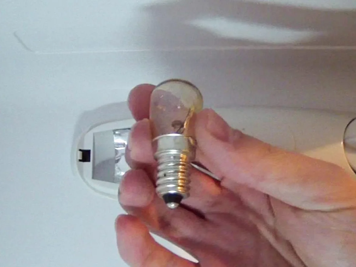 A2ZWORLD 2 sztuki żarówek na lodówkę E14 15 W 230 V, wymiana lamp halogenowych do lodówki 2800K 80LM z przezroczystym szkłem