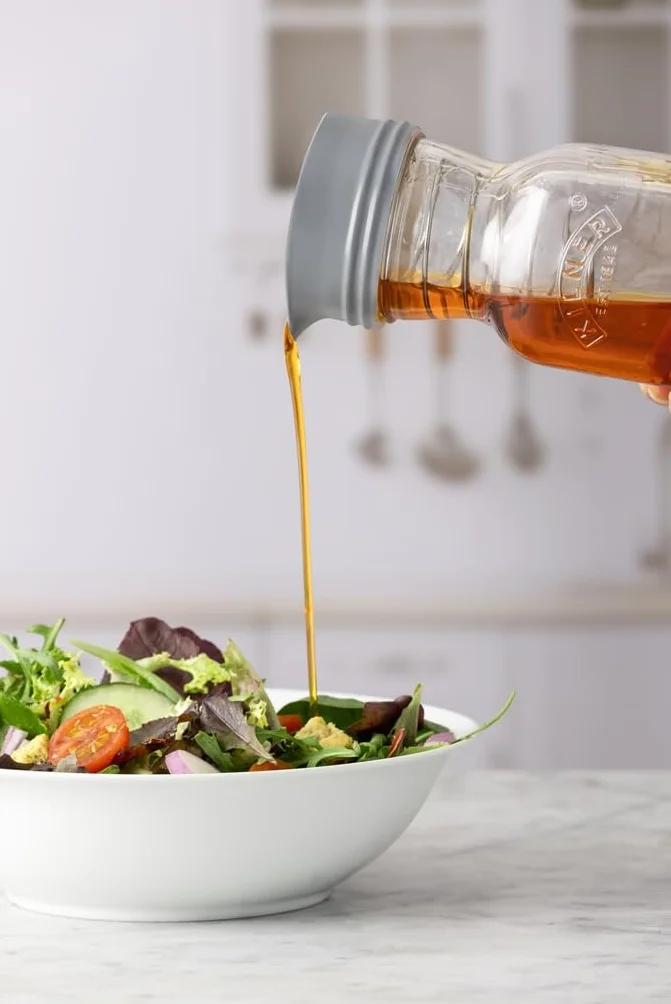 Kilner Zestaw do przyrządzania sosów sałatkowych, butelka 0,5 l, do samodzielnego przechowywania sosów, winegretów i sosów, nadaje się do mycia w zmywarce, zawiera broszurę z przepisami i