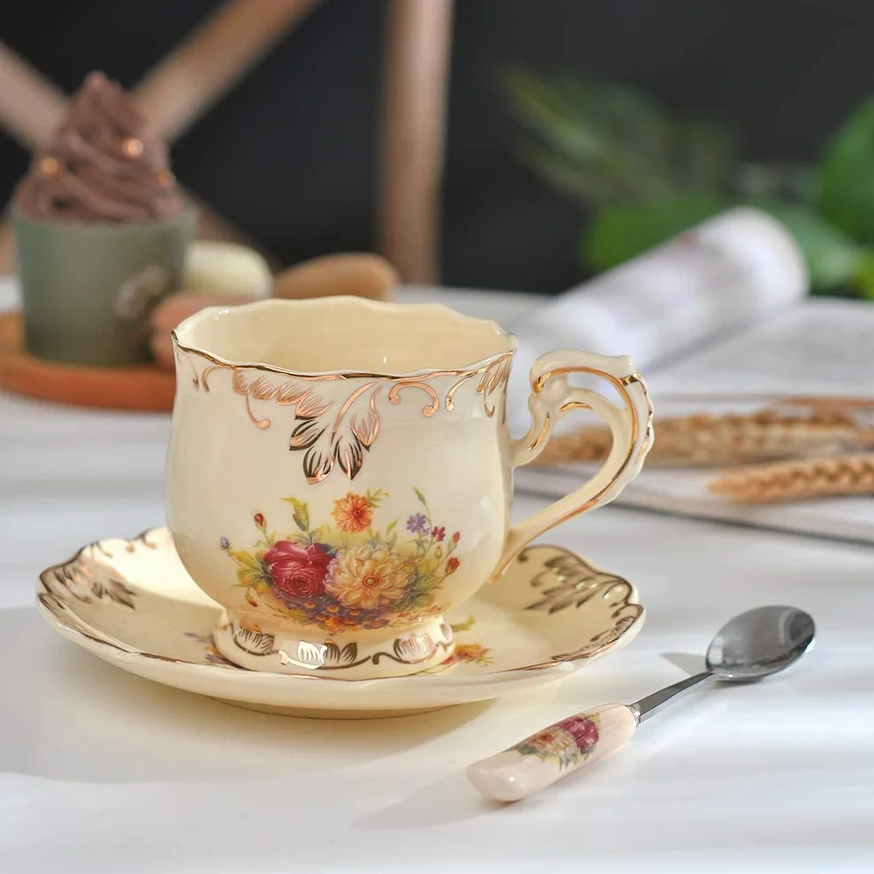 Vintage Rose Retro Porcelana kostna Herbata Kawa Herbata Filiżanki i Spodki z łyżkami i uchwytem na kubek Kwiatowe filiżanki do kawy dla 2 osób