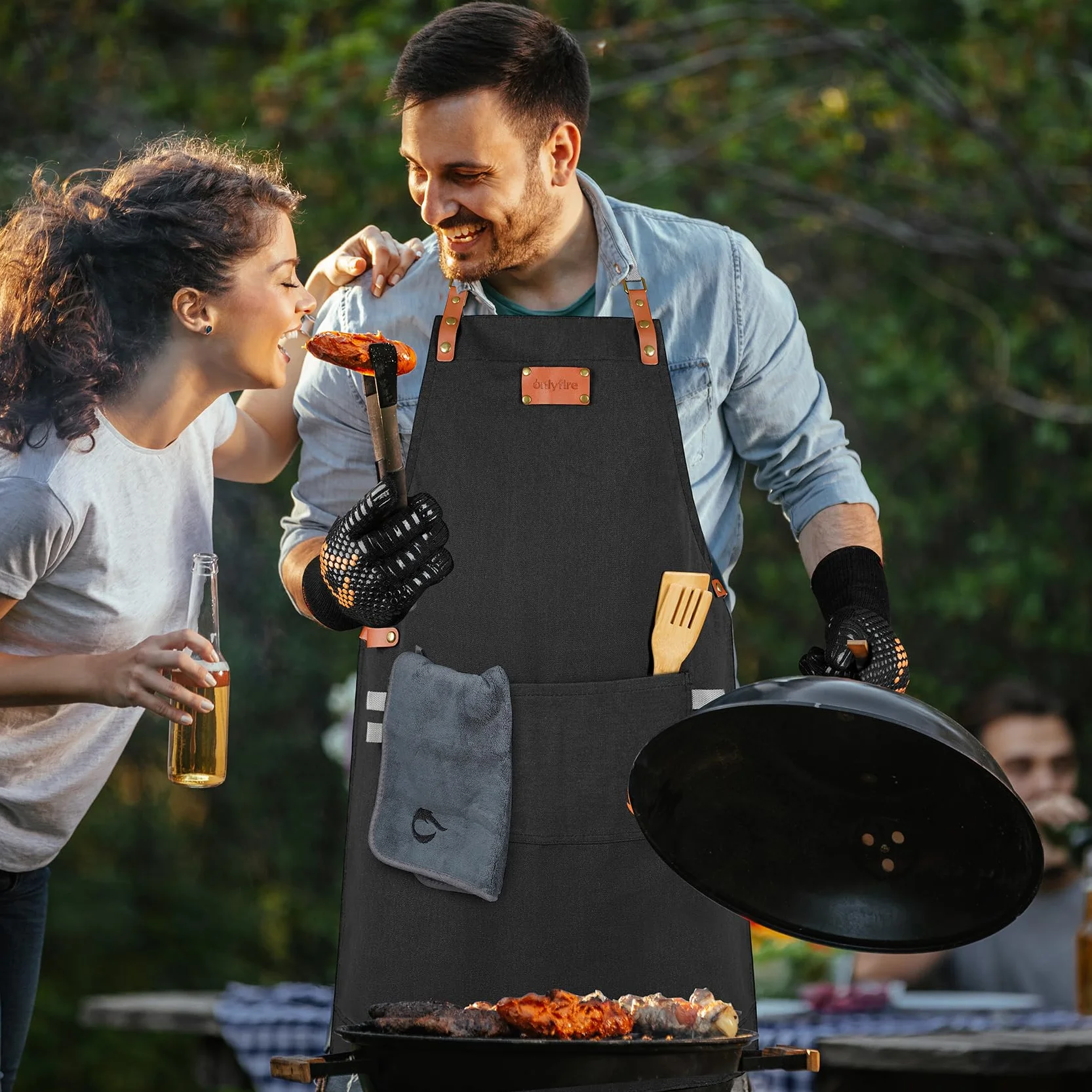 onlyfire 3-częściowy zestaw przyborów do grillowania, zawiera regulowany fartuch do grillowania z 2 kieszeniami, rękawice do grillowania odporne na wysoką temperaturę i ściereczkę z mikrofibry