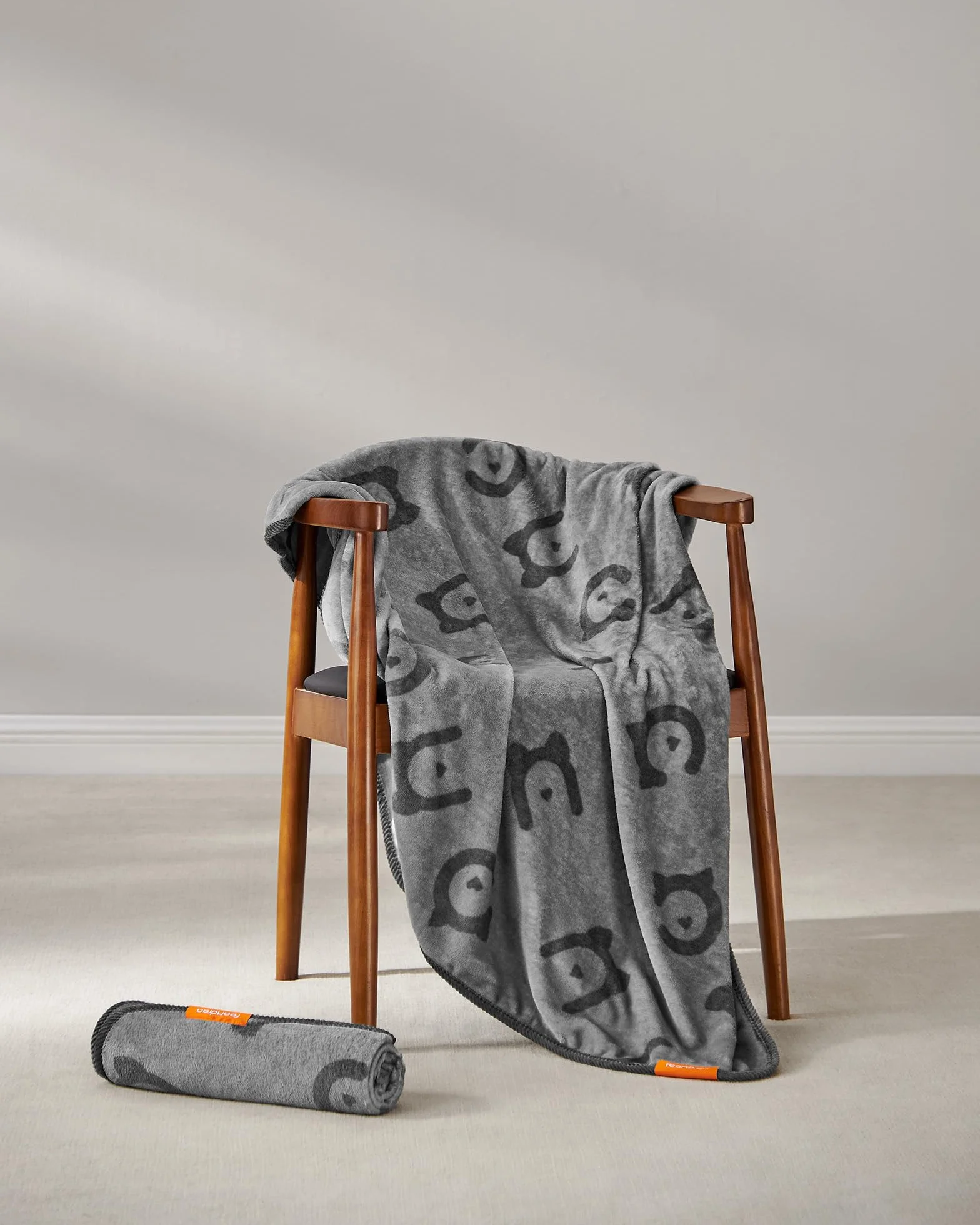 Feandrea Koc dla psa, zestaw 3 zmywalnych kocyków dla zwierząt, L, 127 x 102 cm, dla małych i średnich psów, flanelowy koc ochronny na sofę, łupkowoszary PPB014G01