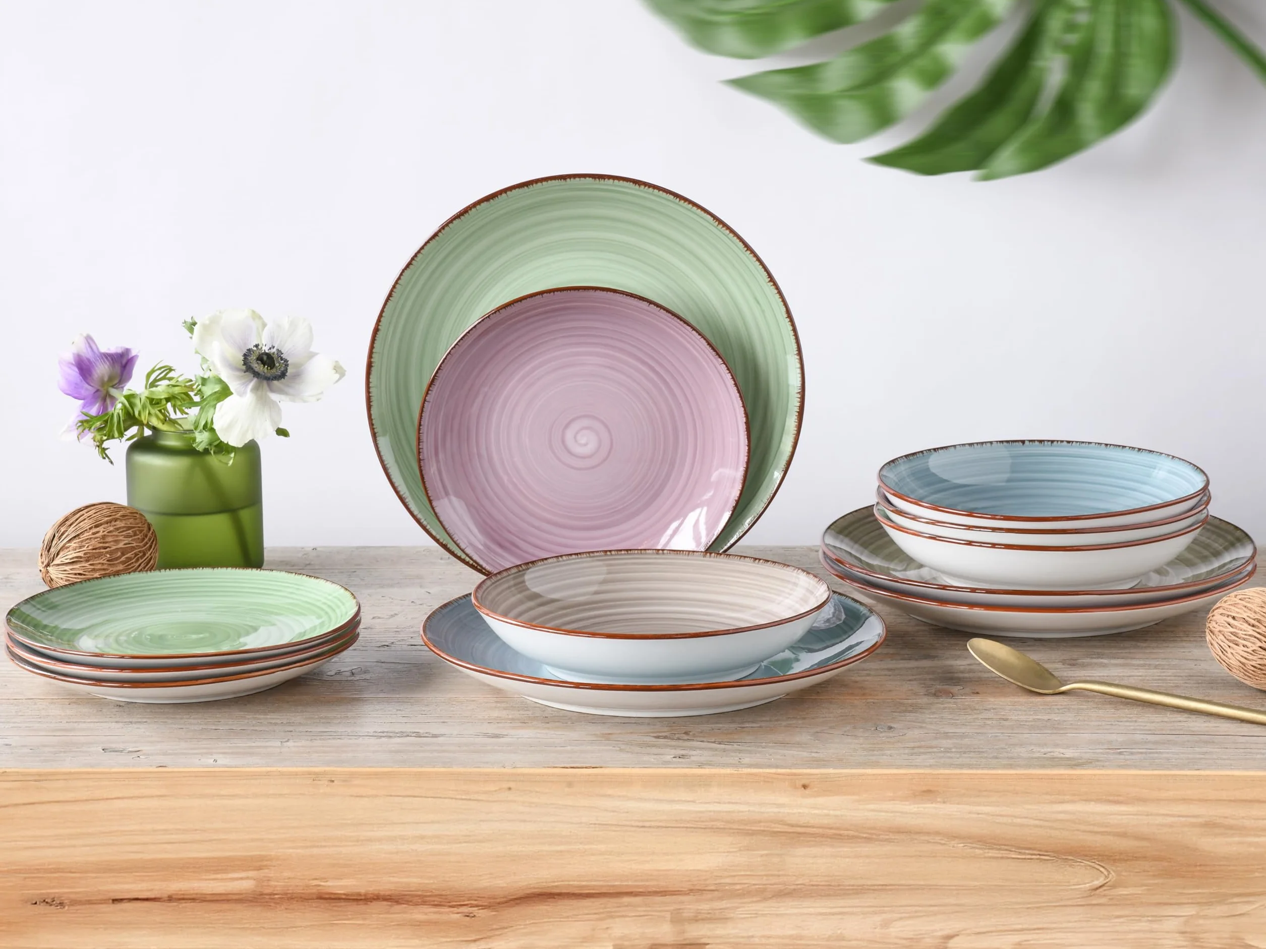 CreaTable, 23332, seria Samba, 12-częściowy zestaw naczyń dla 4 osób, zestaw talerzy z porcelany, nadaje się do mycia w zmywarce i używania w kuchence mikrofalowej, wysokiej jakości produkcja
