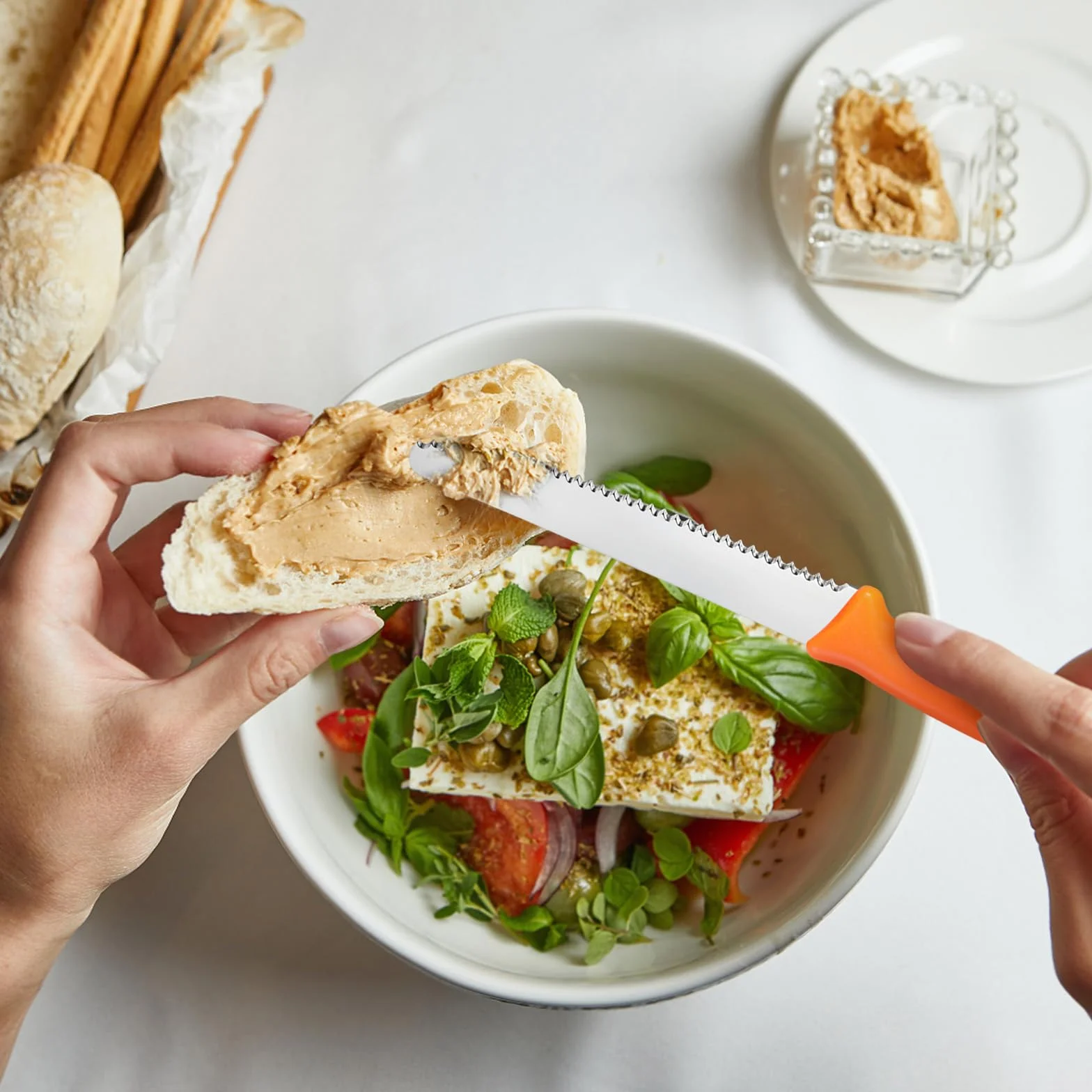 hunnycook kolorowy nóż śniadaniowy 12 sztuk, ząbkowany nóż stołowy z krawędzią piły, zestaw noży śniadaniowych ze stali nierdzewnej, można myć w zmywarce