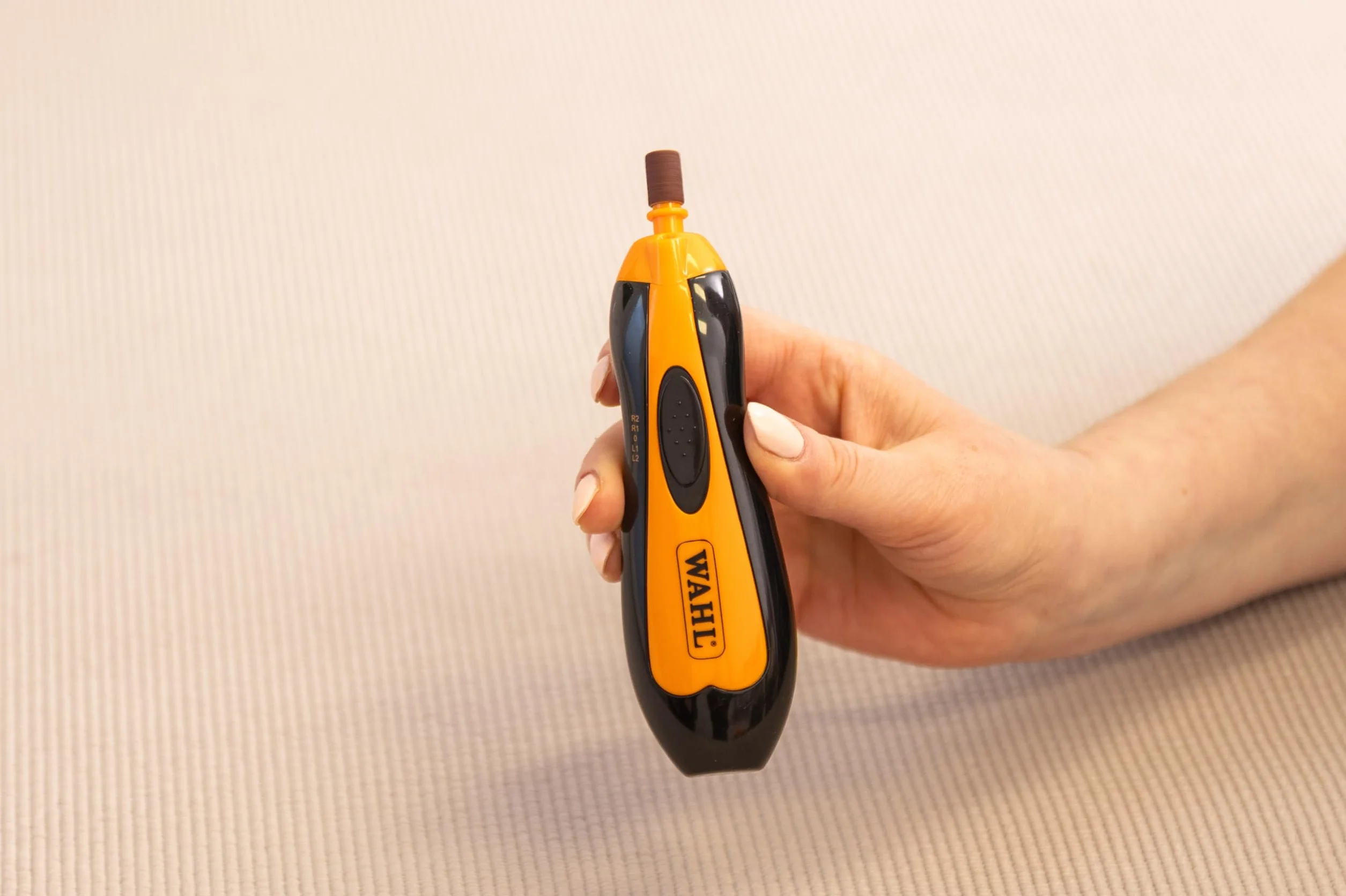 WAHL Szlifierka do Pazurów Pet Nail Grinder - Narzędzie do Przycinania Pazurów u Zwierząt Domowych, Cicha, Lekki Pilniczek do Pazurów Psów, 2 Ustawienia Prędkości, Bezpieczna i Delikatna, Pomarańczowa