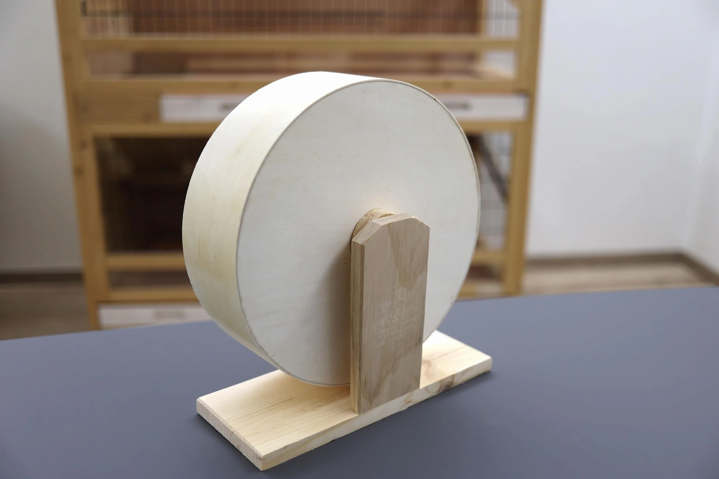 Kerbl drewniane koło chomika z zamkniętą nawierzchnią korkową 22 cm