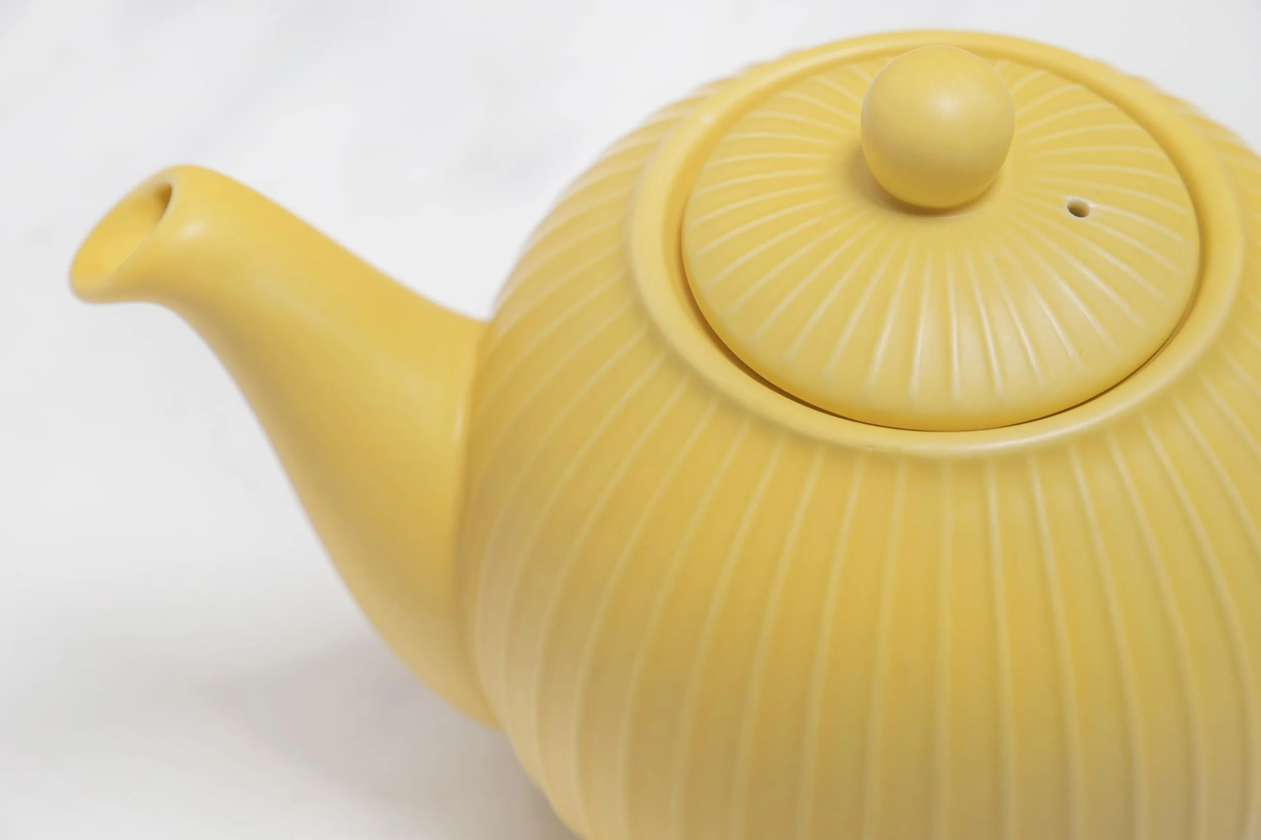 London Pottery Ceramiczny czajniczek Globe z teksturowanym wykończeniem