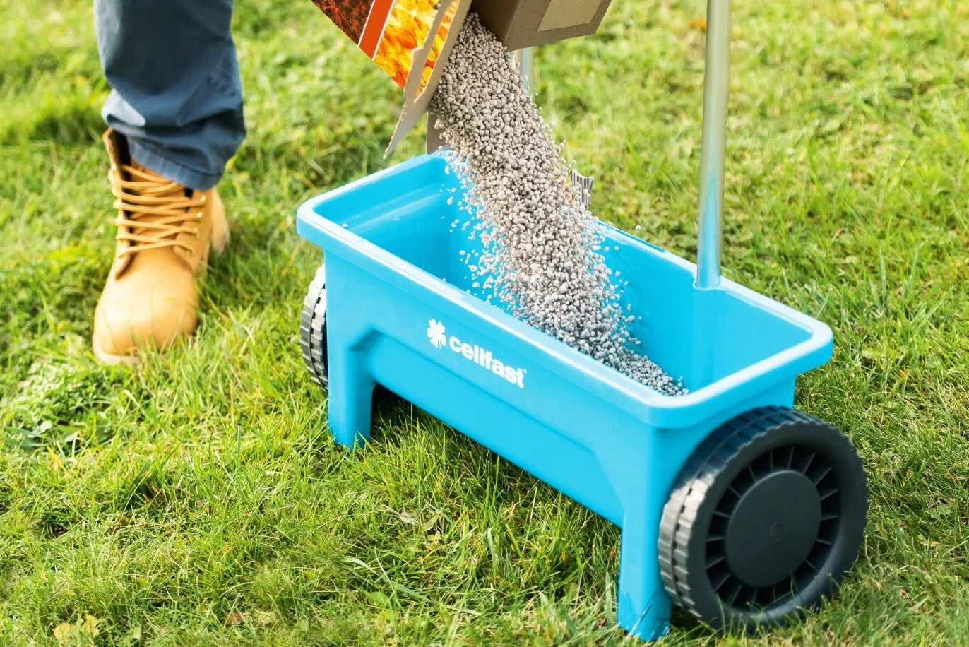 Cellfast Siewnik uniwersalny, do rozsiewu materiałów, Komfort użytkowania, Walec zapewnia równomierny rozsiew, Duże koła, Wysoka jakość, Szerokość wysiewu: 45 cm, Pojemność: 12 l