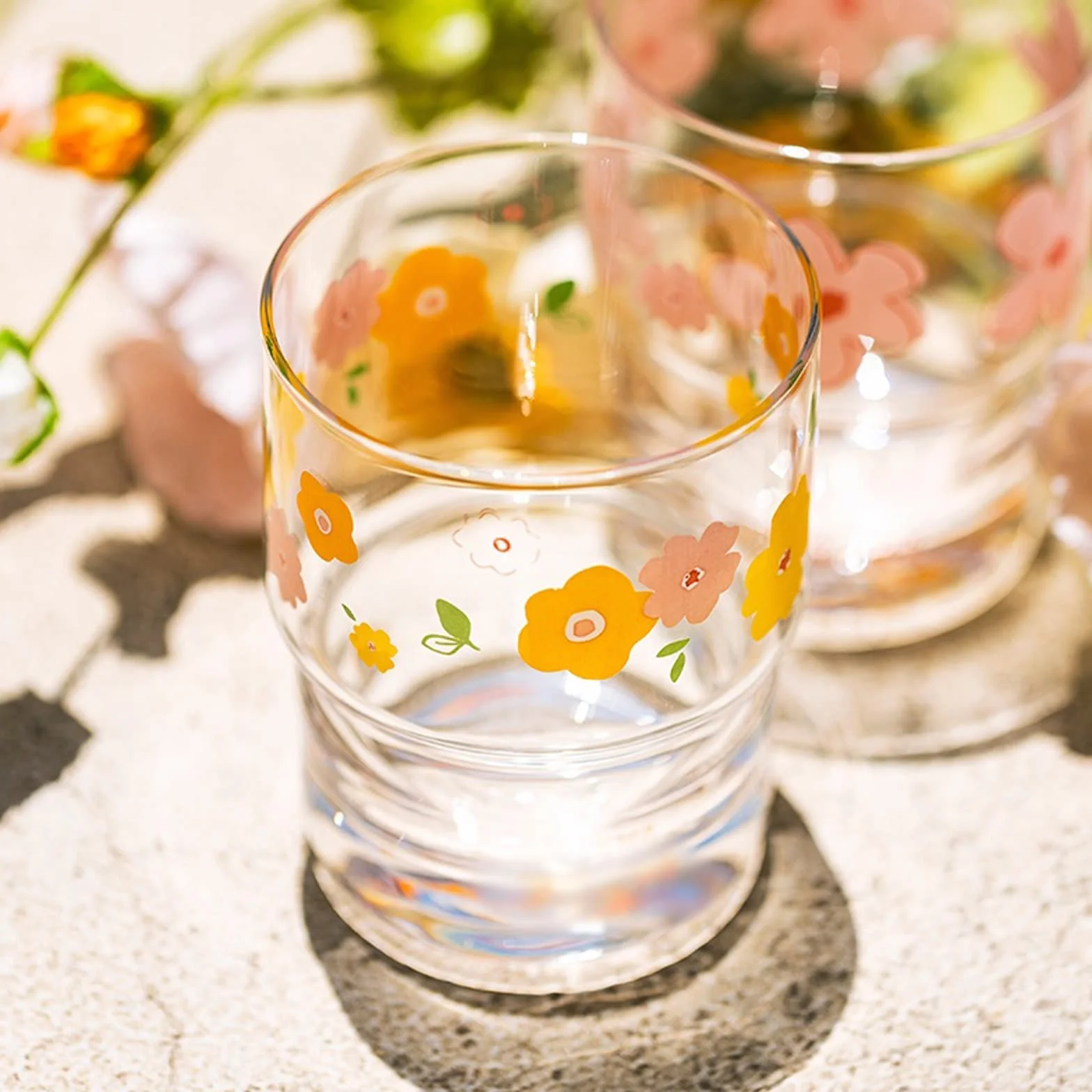 Szklanki do wody 300 ml Śliczne szklanki do picia Kwiatowy szklany kubek Kubki do picia soku Home Party Koktajl Kubek na wodę Kreatywne szklane kubki Szklane kubki (Kolor: D) (1)