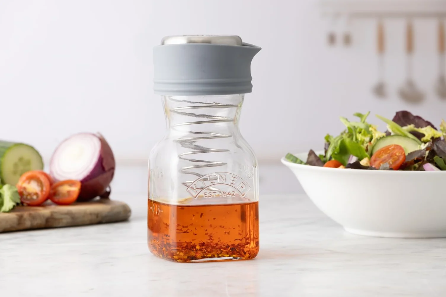 Kilner Zestaw do przyrządzania sosów sałatkowych, butelka 0,5 l, do samodzielnego przechowywania sosów, winegretów i sosów, nadaje się do mycia w zmywarce, zawiera broszurę z przepisami i