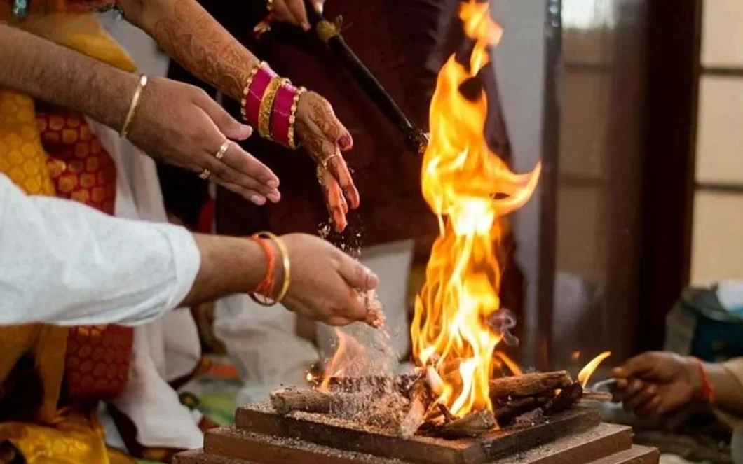 Zestaw Copper Havan Kund Mini Pyramid Agnihotra akcesoria do hinduskiej pooji miniaturowa piramida hinduskie rytuały ślubne miedziana piramida Havan Samagri do Hawan