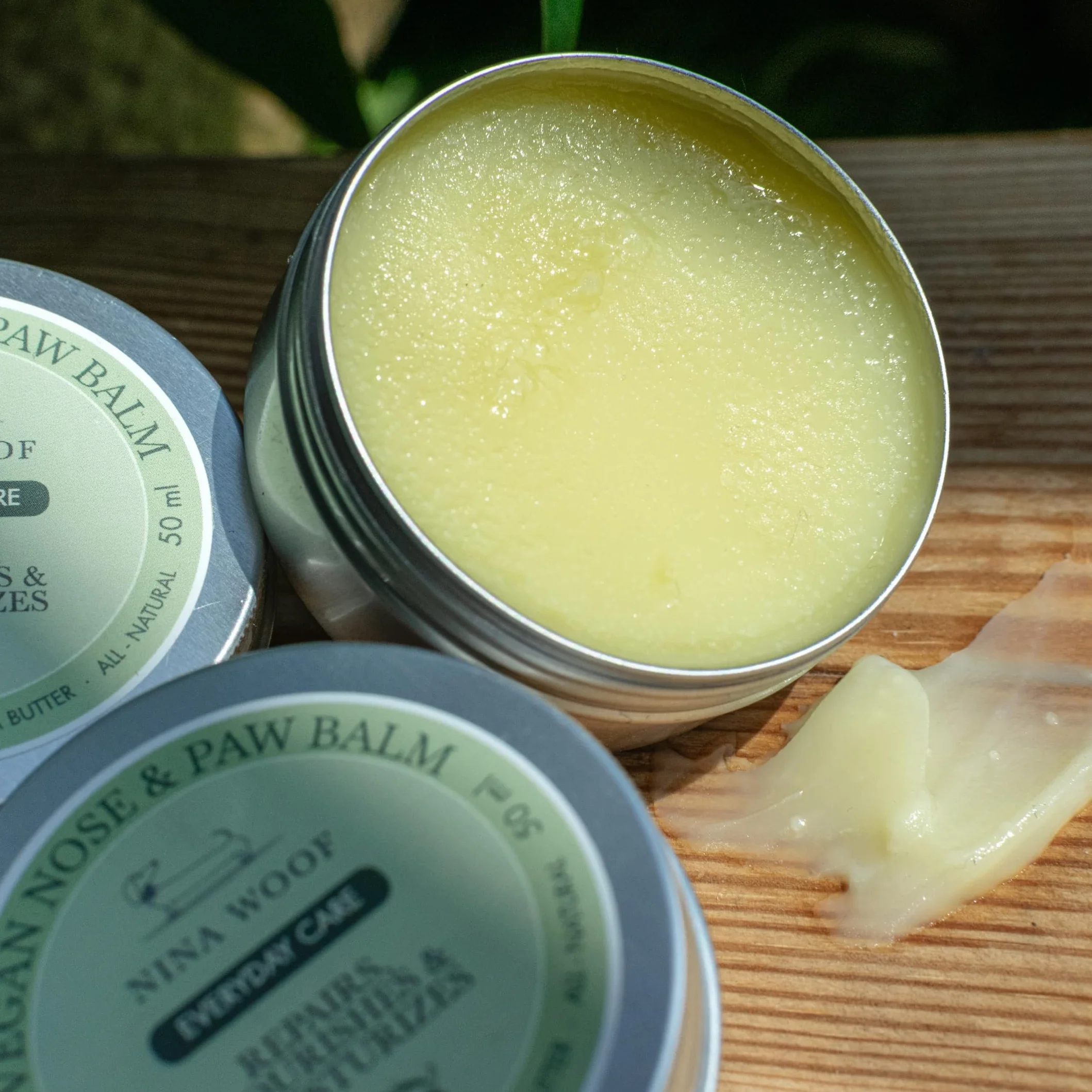 Nina Woof Wegański Krem dla Psów - Wosk i Balsam do Łap, Naturalny Nawilżający z Masłem Shea, Ochraniacz na Nos 50 ml