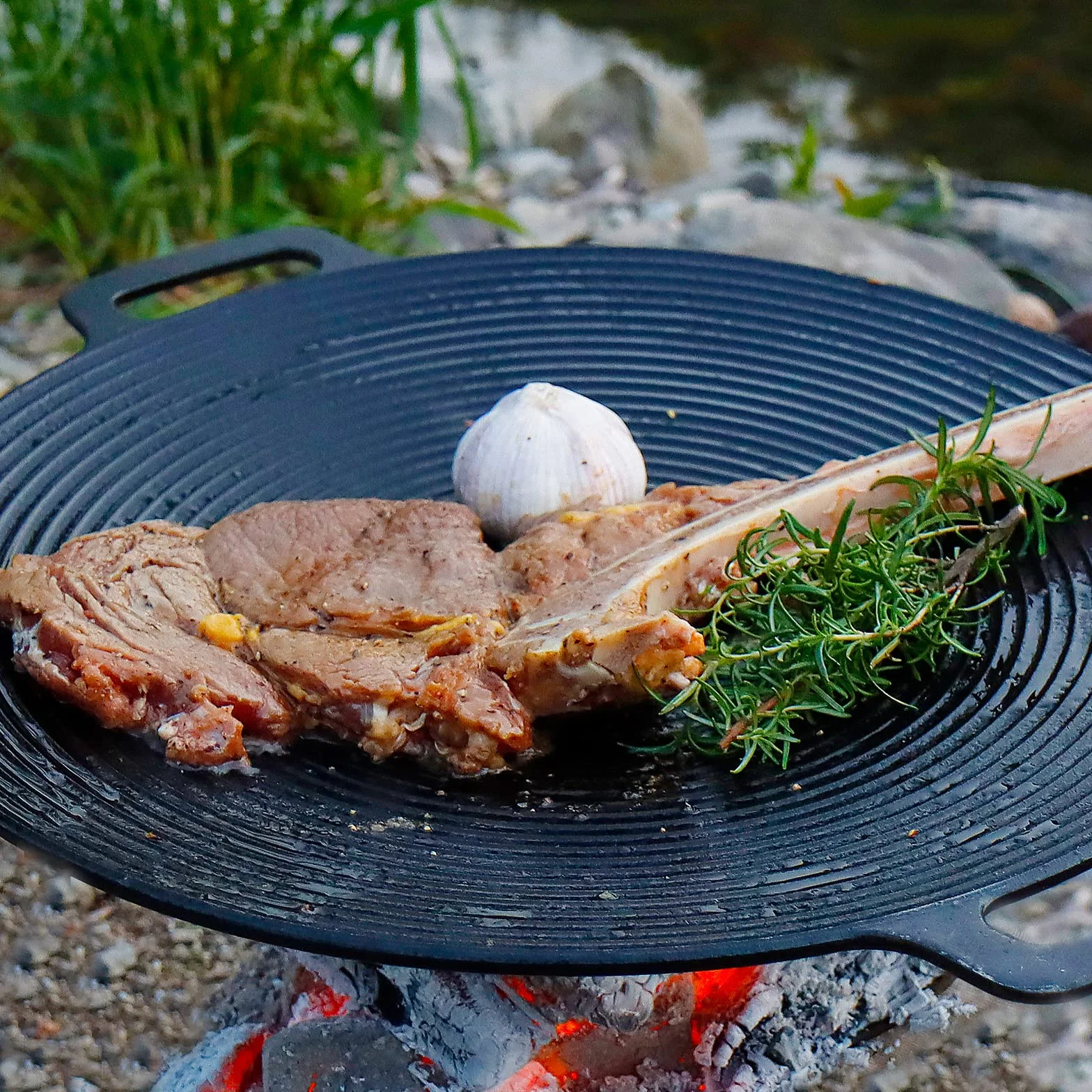 CCLIFE Patelnia grillowa BBQ, koreańska patelnia grillowa z żeliwa, okrągła płyta grillowa z powłoką nieprzywierającą, podwójne uchwyty do użytku na kempingu.