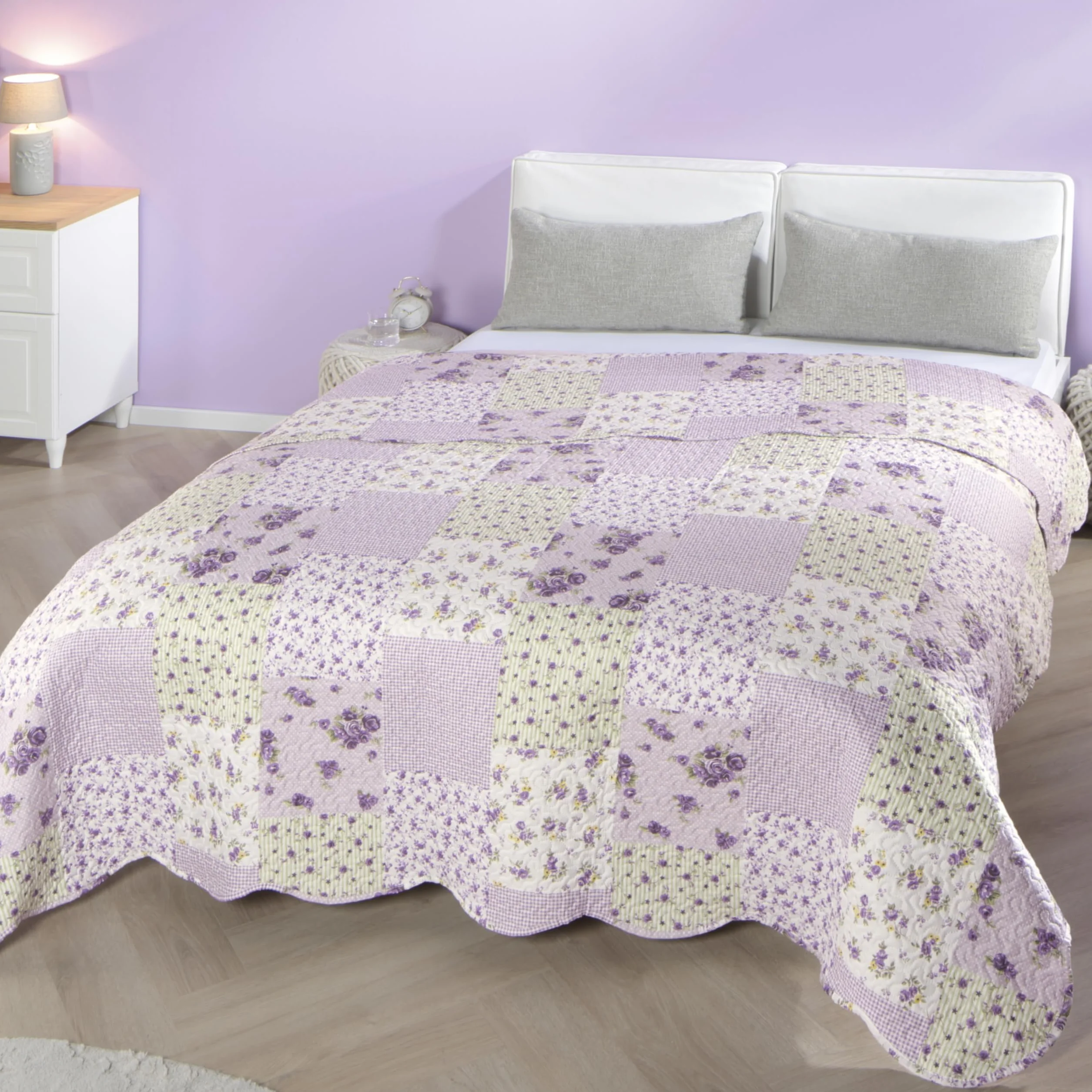 Delindo Lifestyle Narzuta na łóżko, 240 x 260 cm, na łóżko podwójne, patchworkowy, z fioletowymi różami, styl wiejski, miękki, shabby chic