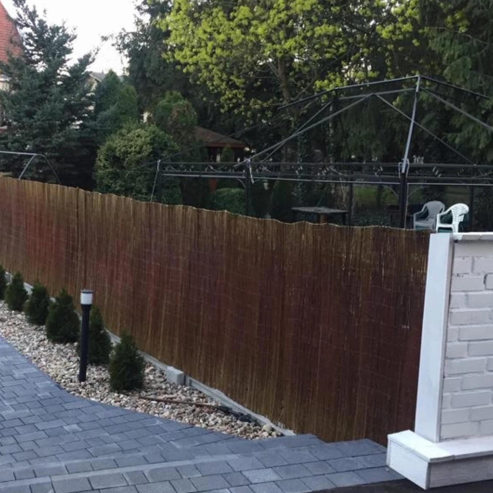 Mata Wiklinowa 90 x 300 cm Gęsta Osłona na Balkon Naturalny Materiał Trwała i Estetyczna Prywatność Osłona Przeciwsłoneczna Ekran Prywatności
