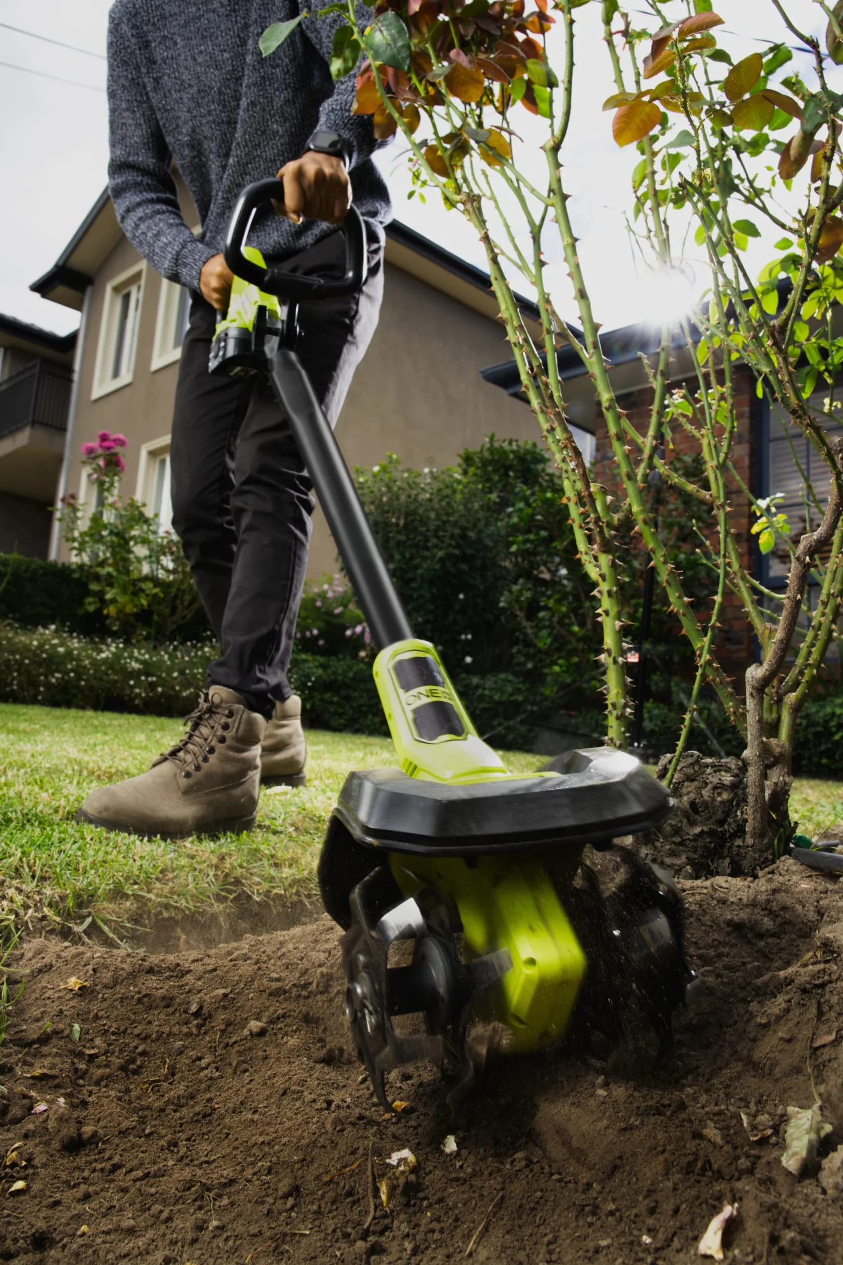 Ryobi Kultywator 18V RY18CVA-0, 3 Ustawienia Prędkości, Szerokość Pracy 20 cm, Teleskopowa Rękojeść, Wersja bez Akumulatorów i Ładowarki