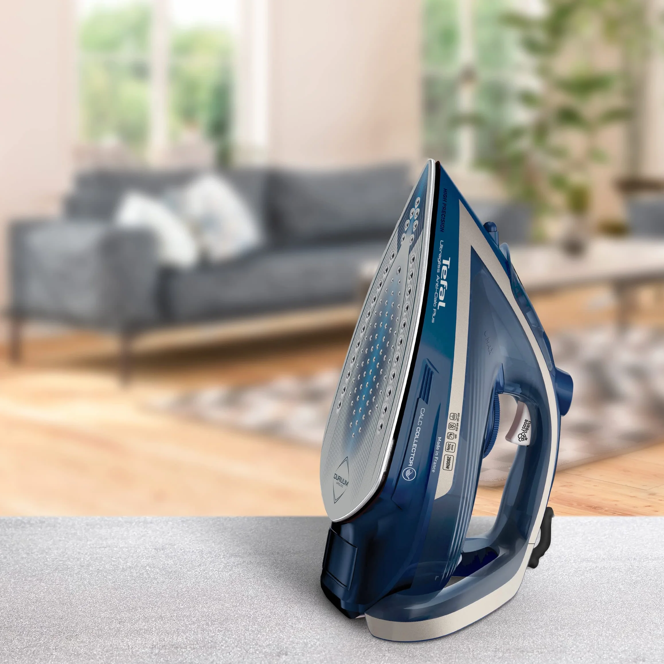 Tefal FV6830 Ultragliss Anti-Calc Plus Żelazko Parowe, 2800 W, Niebieski/Biały