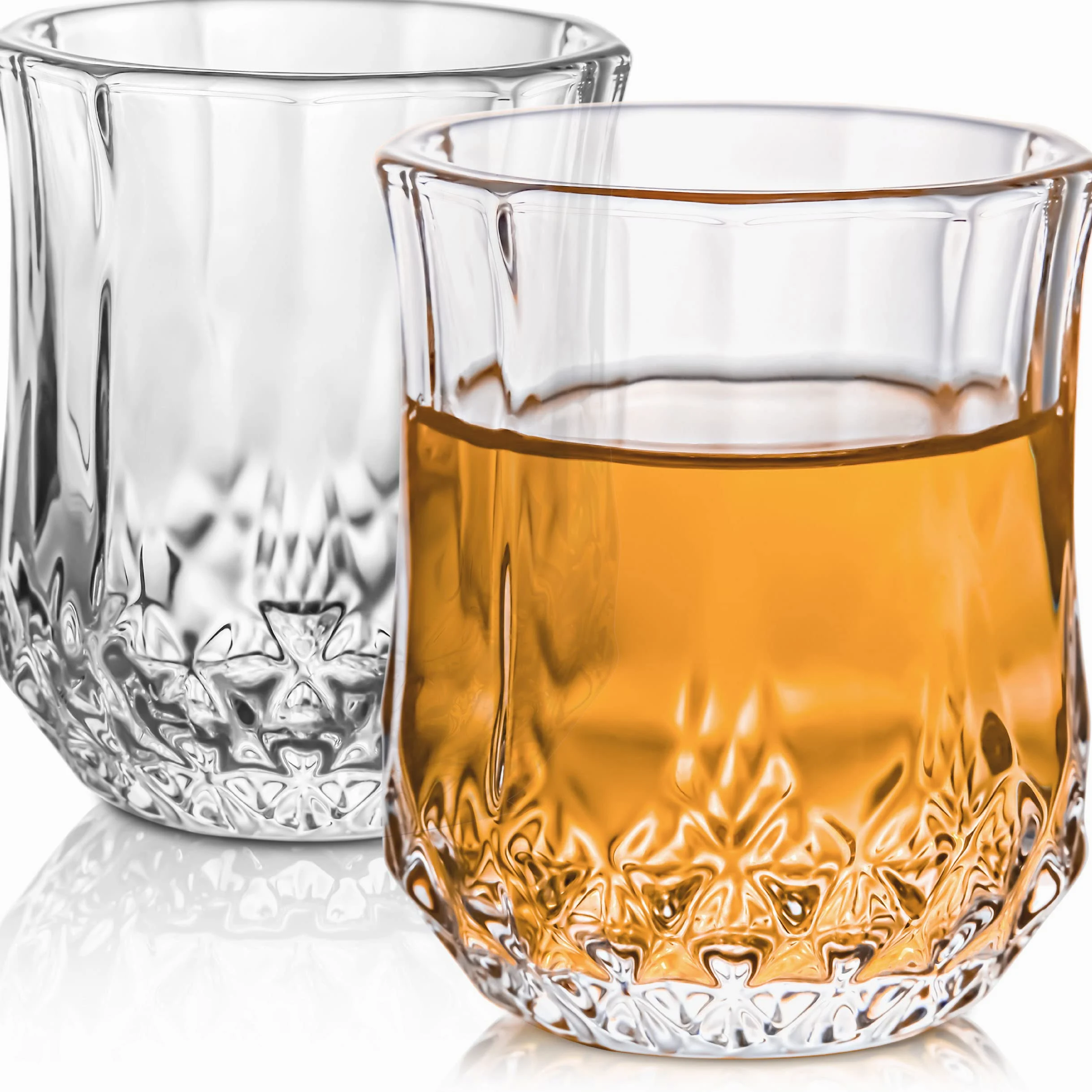 6 kieliszków do shotów wykonanych ze szkła kryształowego 4cl - Można myć w zmywarce - Stabilne dzięki grubemu dnu - Elegancki design w stylu vintage
