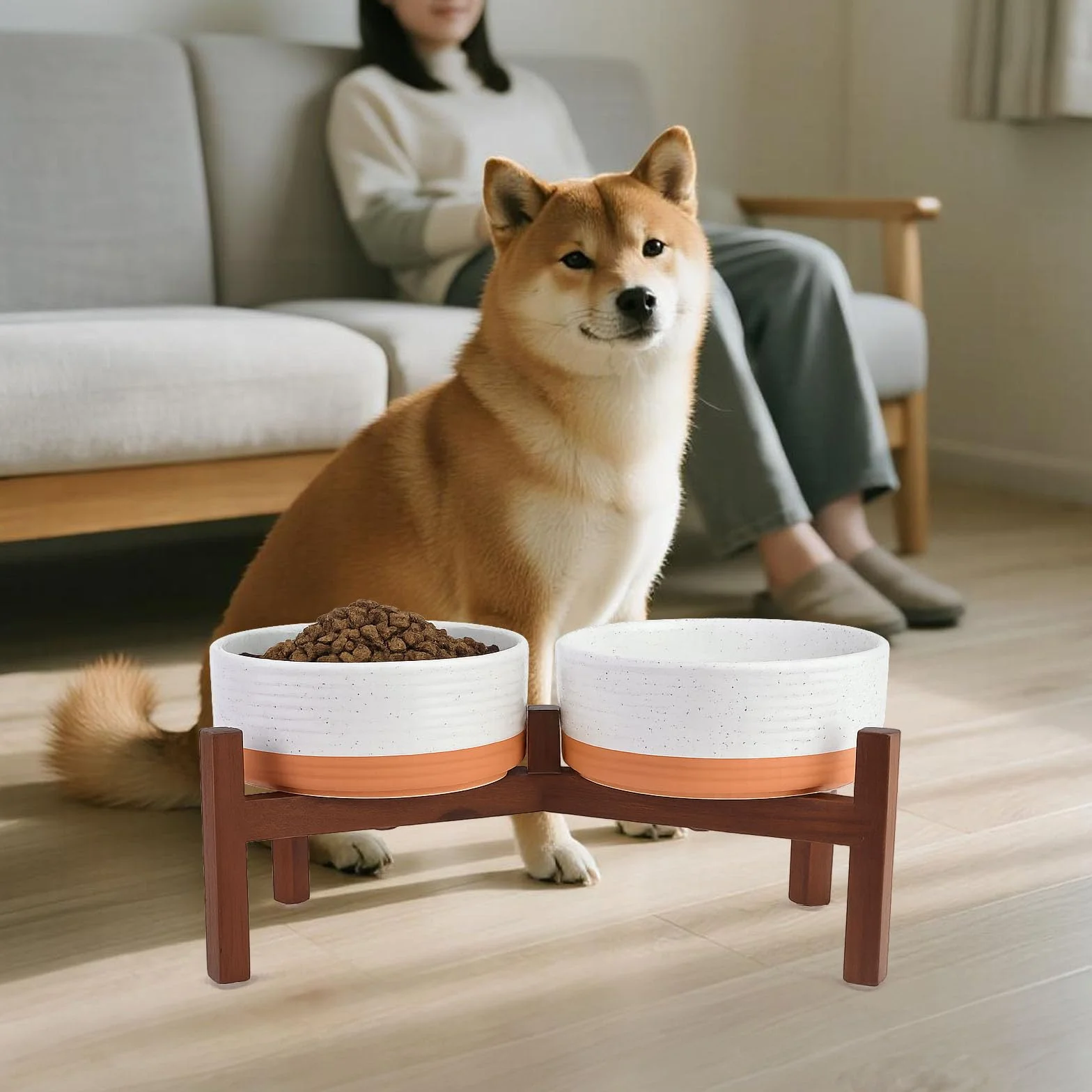 SPUNKYJUNKY Ceramiczna miska dla psa podwyższona ze stojakiem z drewna akacjowego 1250 ml biała czerwono-brązowa
