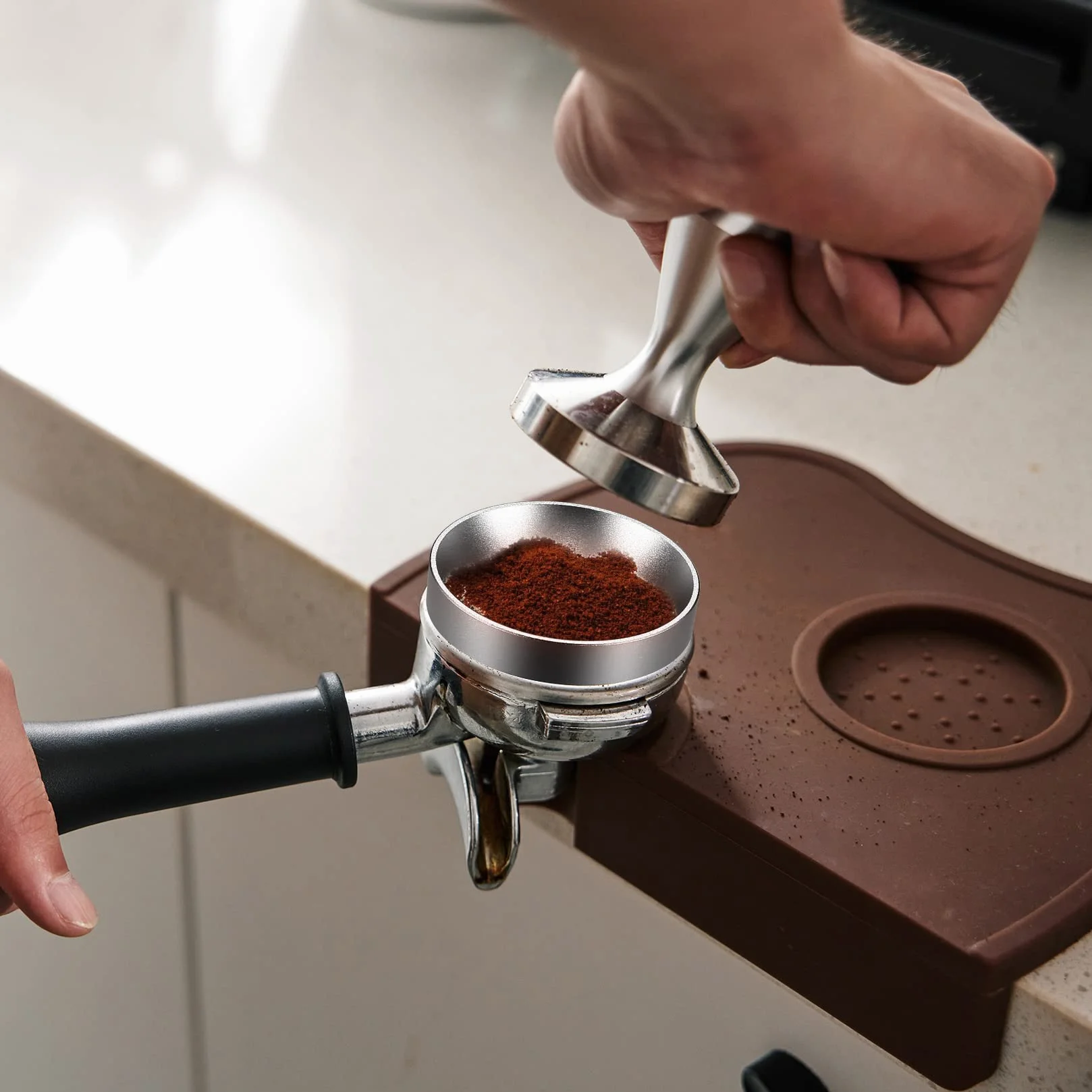 YiPHomn Pierścień dozujący do kawy 51mm, lejek dozujący do espresso, akcesoria do uchwytów filtrów, lejek do napełniania ekspresu do kawy do filiżanki dokładnej ekstrakcji proszku kawy