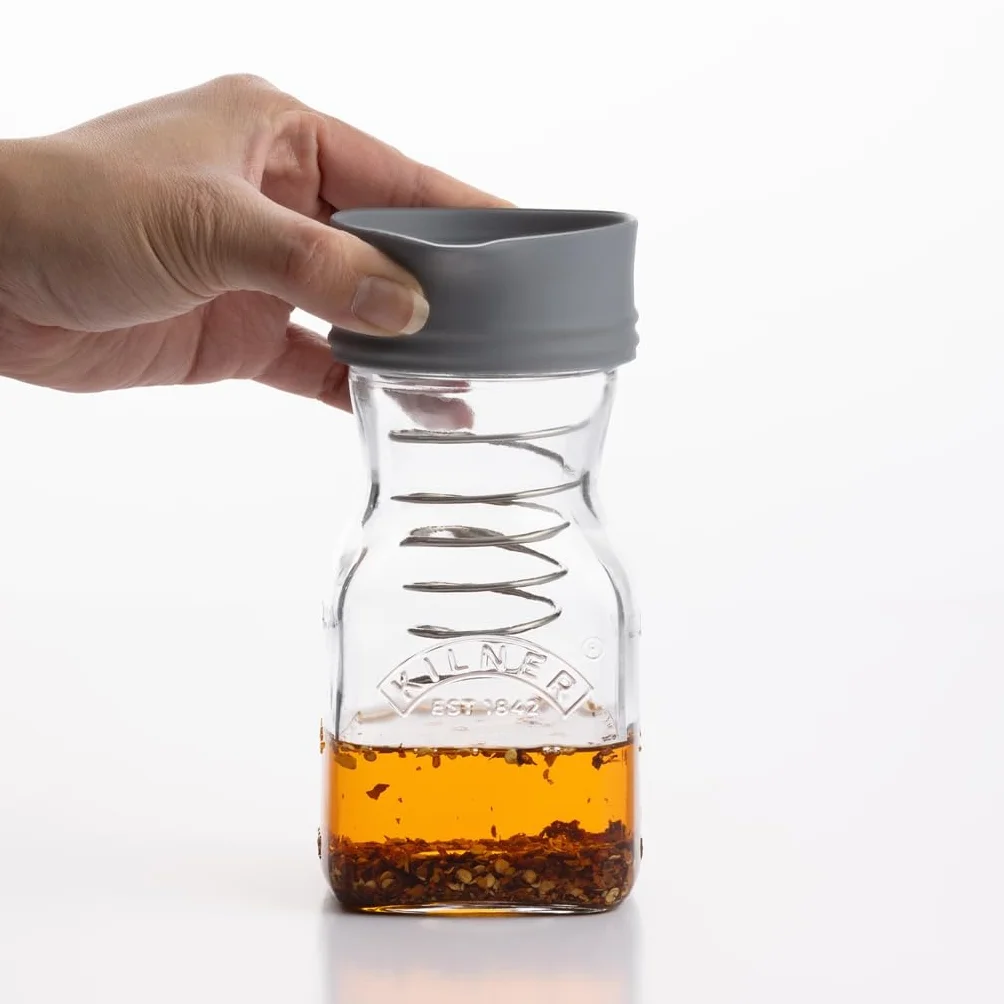 Kilner Zestaw do przyrządzania sosów sałatkowych, butelka 0,5 l, do samodzielnego przechowywania sosów, winegretów i sosów, nadaje się do mycia w zmywarce, zawiera broszurę z przepisami i
