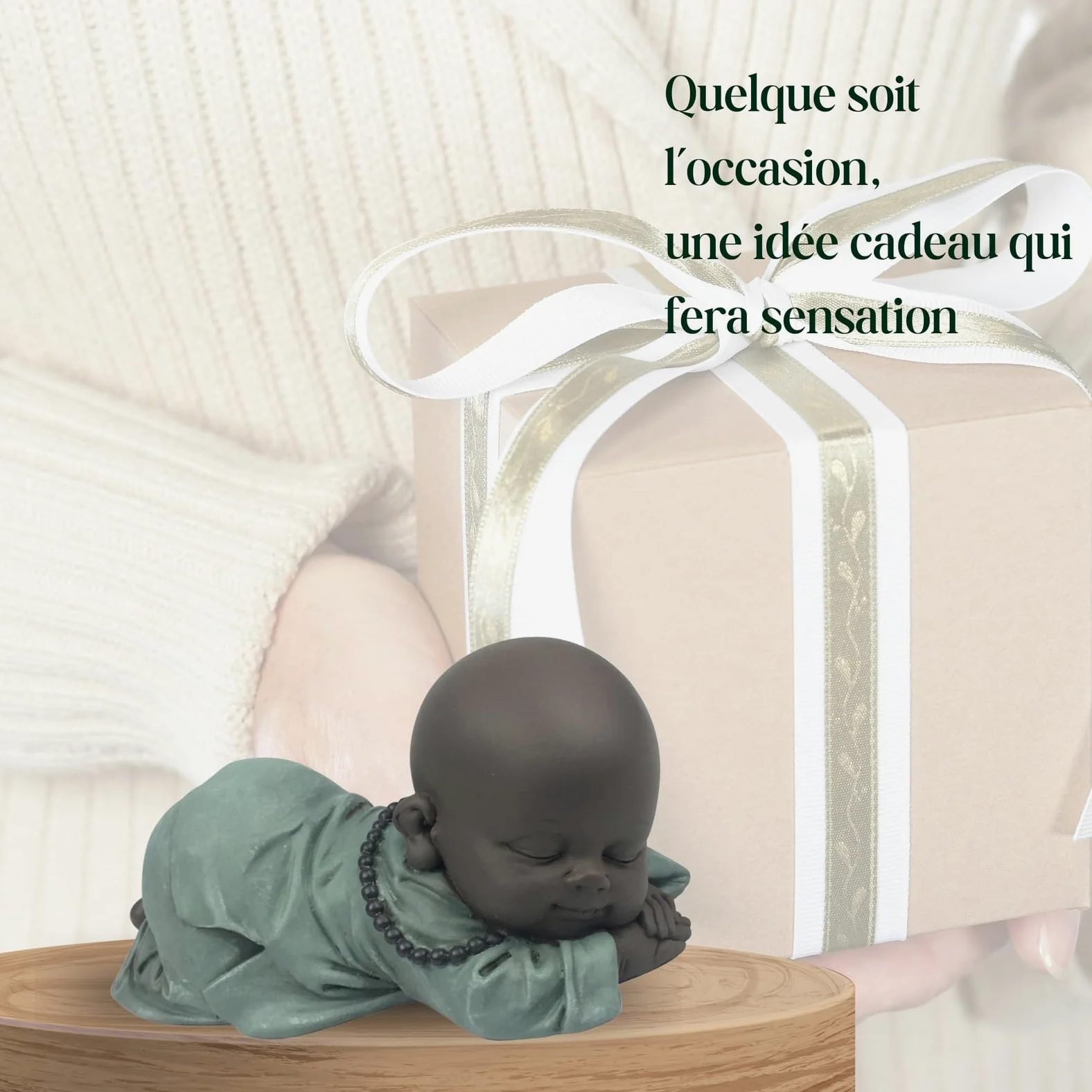 Figurka Bonze chrapanie – dekoracja Zen i Feng Shui – dla relaksującej i duchowej atmosfery – pomysł na prezent talizman szczęścia – szerokość: 11,5 cm – kolor: zielony i brązowy – Zen'Light