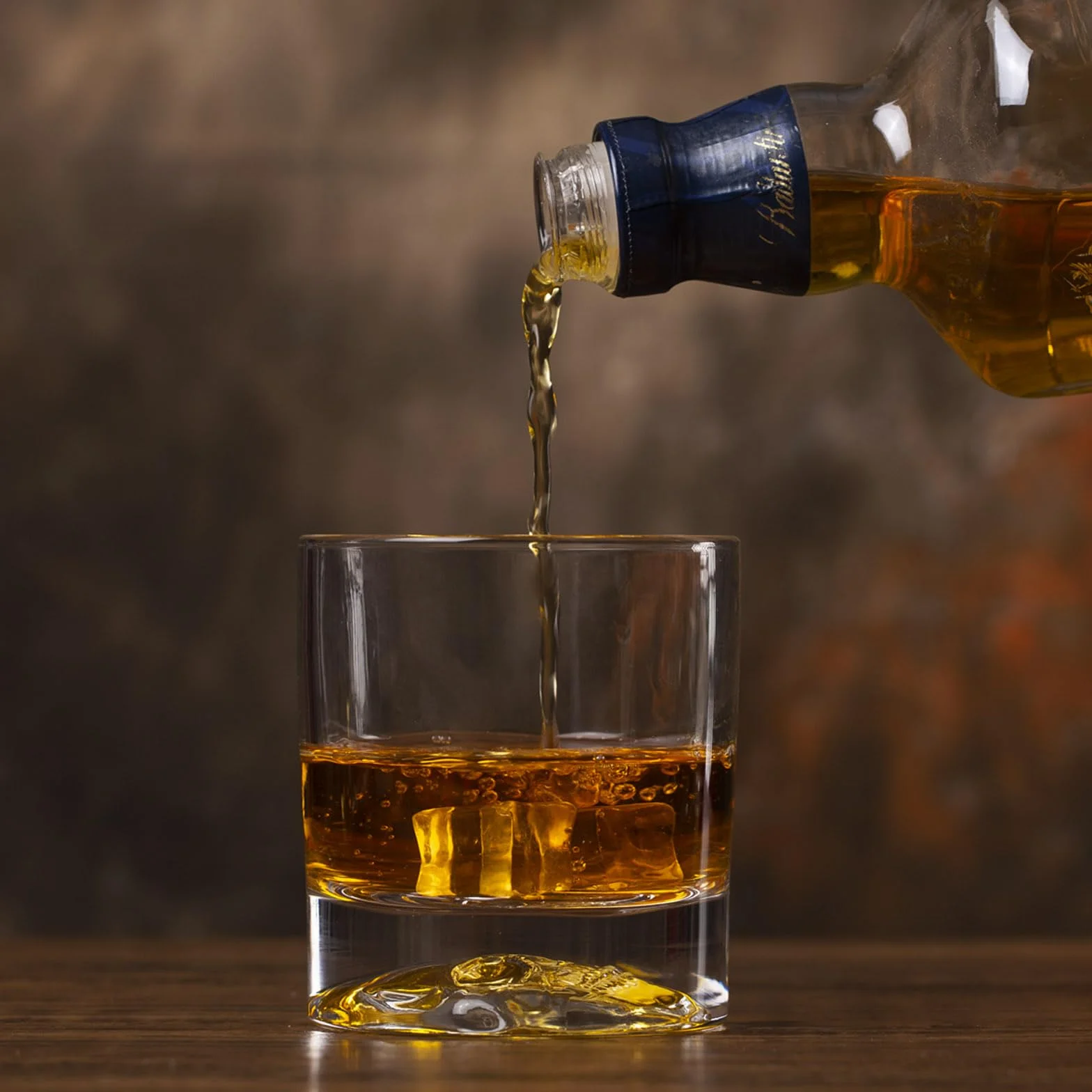 Zestaw 2 szklanek do whisky w kształcie czaszki, 300 ml, w pudełku prezentowym – idealne do whisky, rumu, koniaku, wódki. Prezent na Halloween, Boże Narodzenie, Święto Dziękczynienia dla mężczyzn.